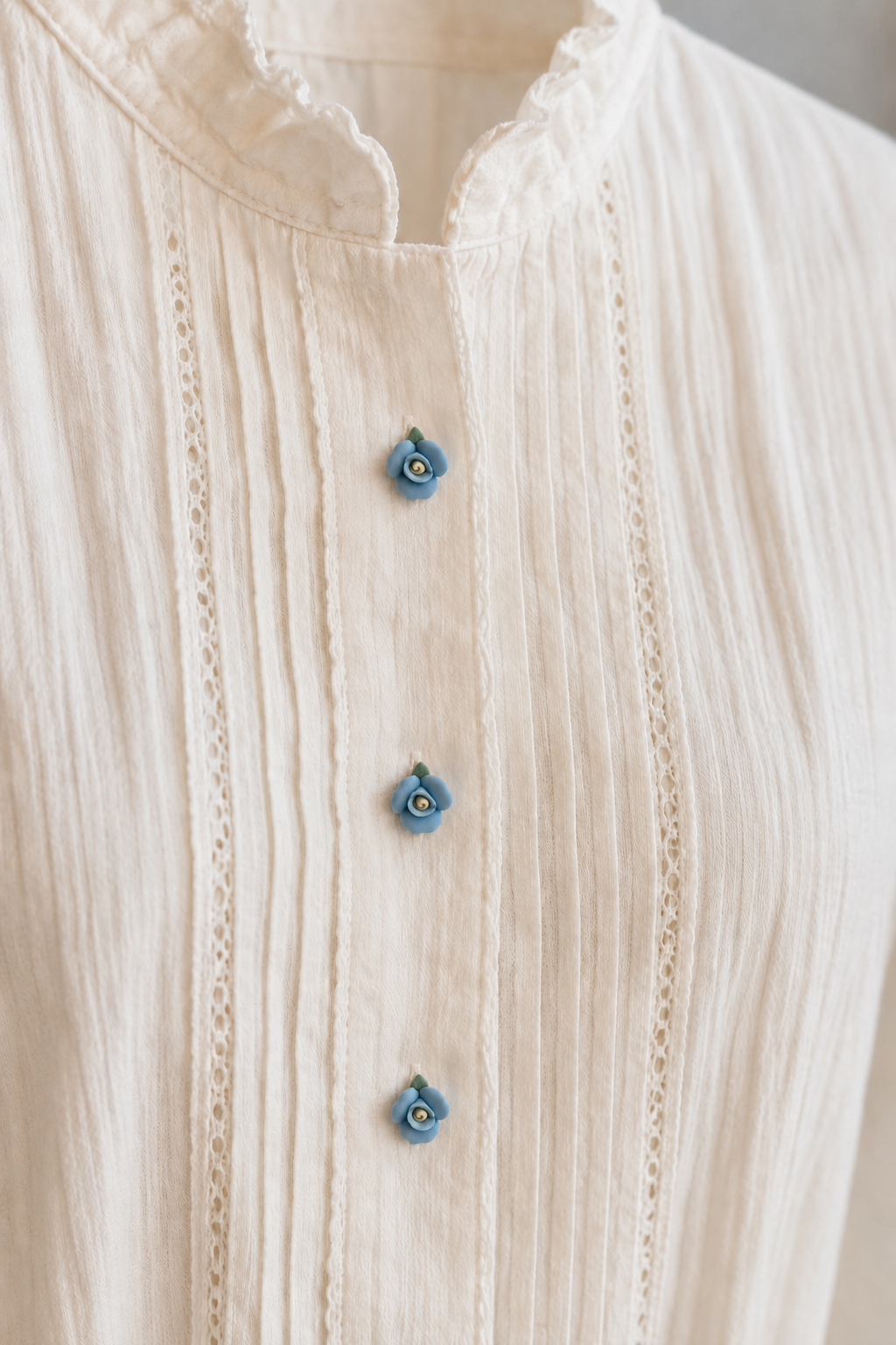 Blue Porcelain Flower Button – 17mm
