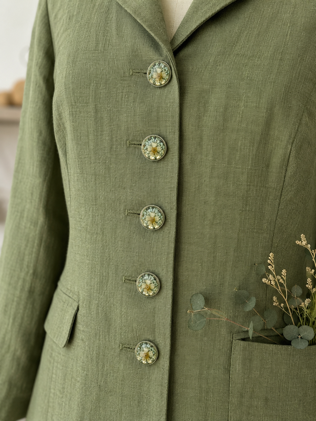 22mm Pressed Flower Resin Button – Hand Assembled in Cornwall
