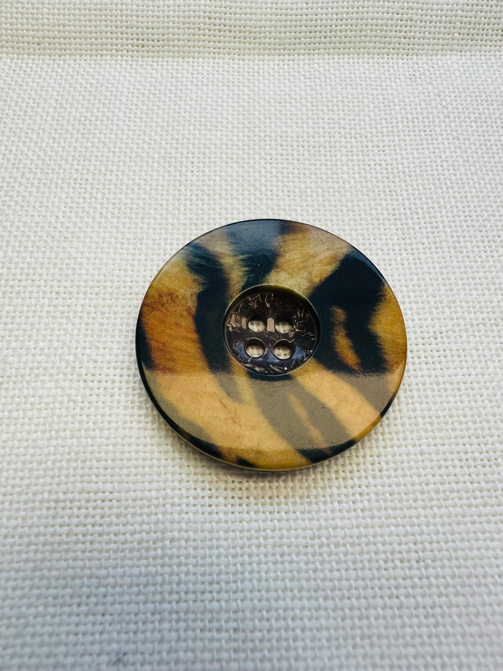 Tiger Stripe Four Hole Buttons – 35mm