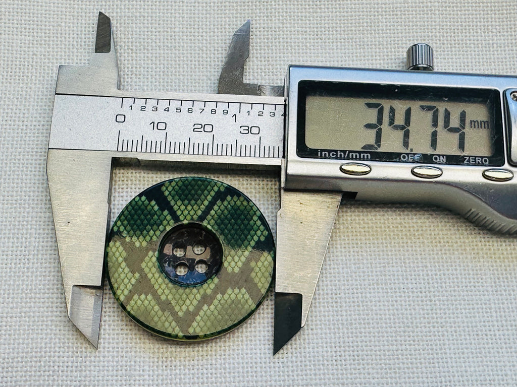 Green Snakeskin Print Buttons – 35mm