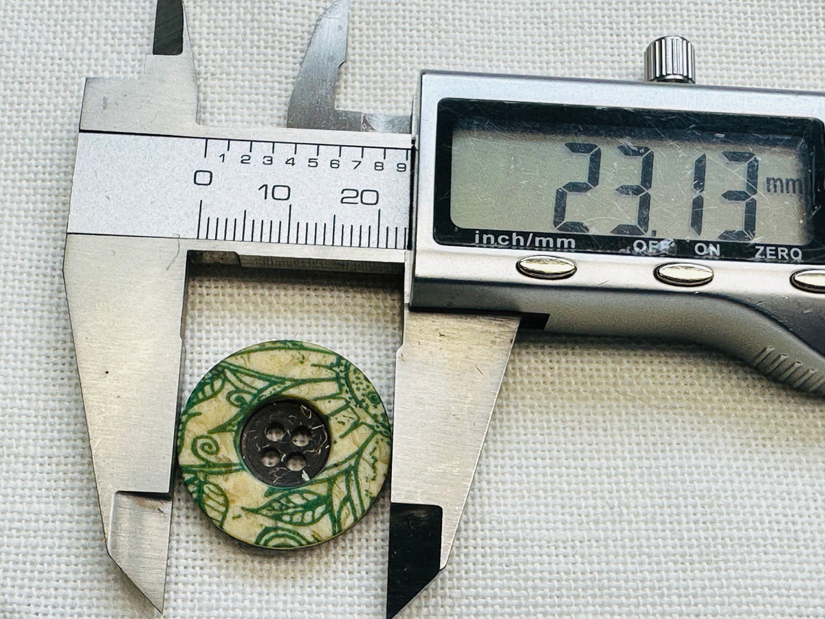 Green Leaf Pattern Button – 23mm