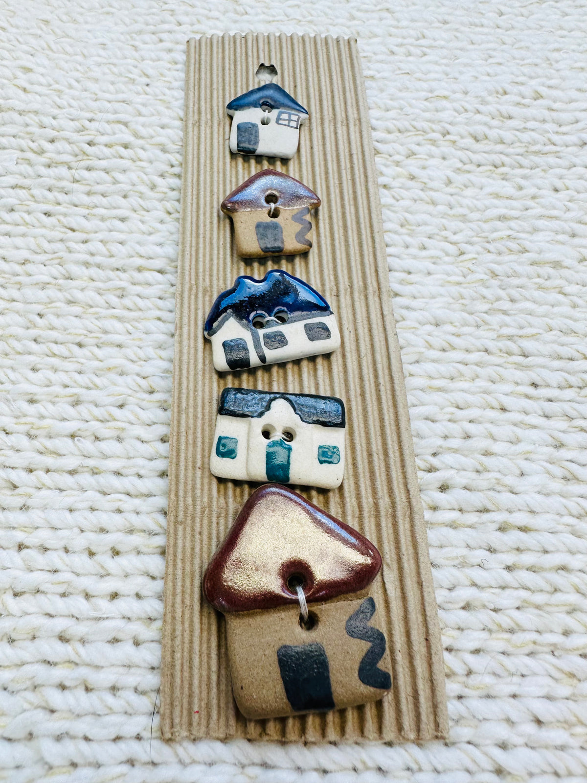 Ceramic Cottage Buttons – Card of 5