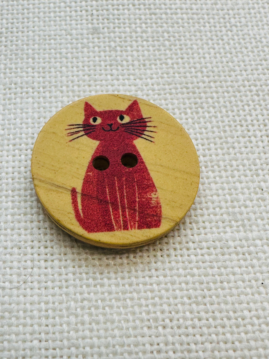 Red Cat Two-Hole Button – 23mm