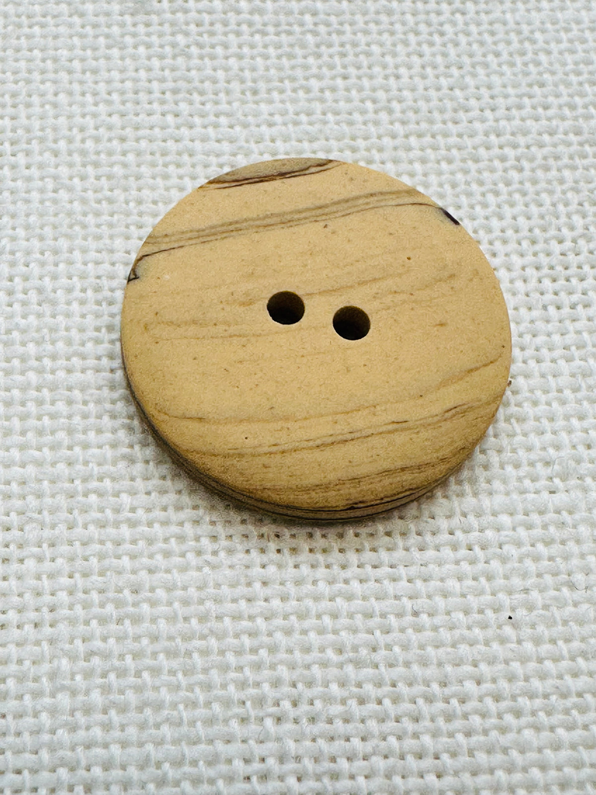 Red Cat Two-Hole Button – 23mm