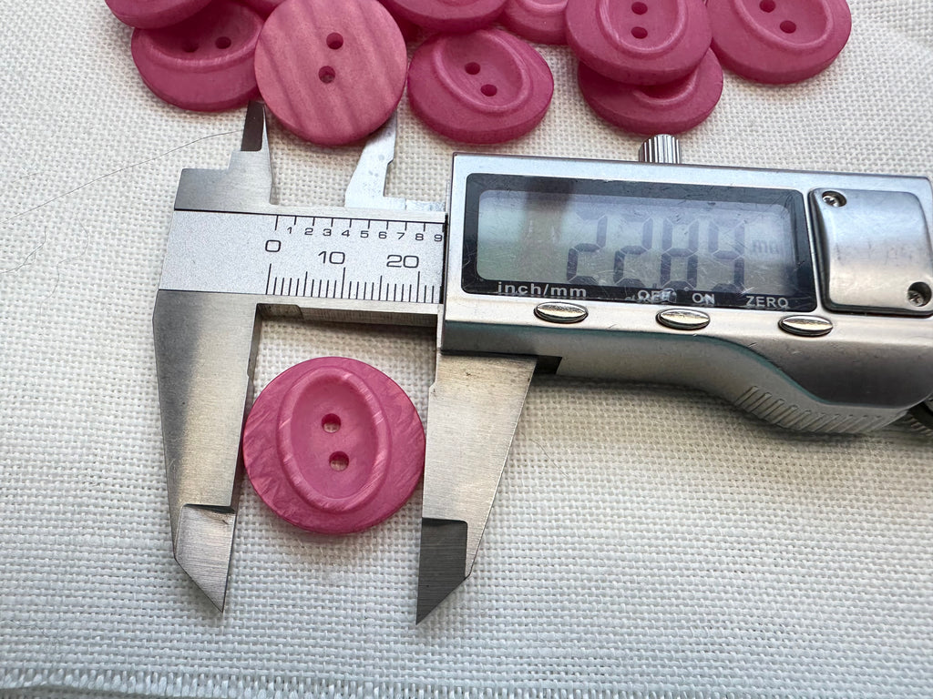 23mm Raspberry Pink Buttons – Pack of 18 | Last Chance Treasure