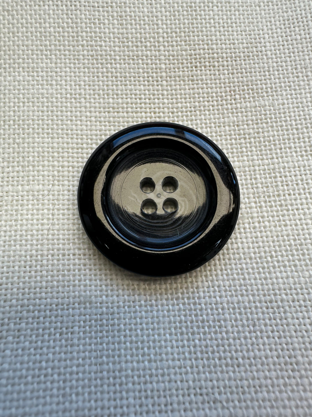 Black Glossy Four-Hole Button – 28mm
