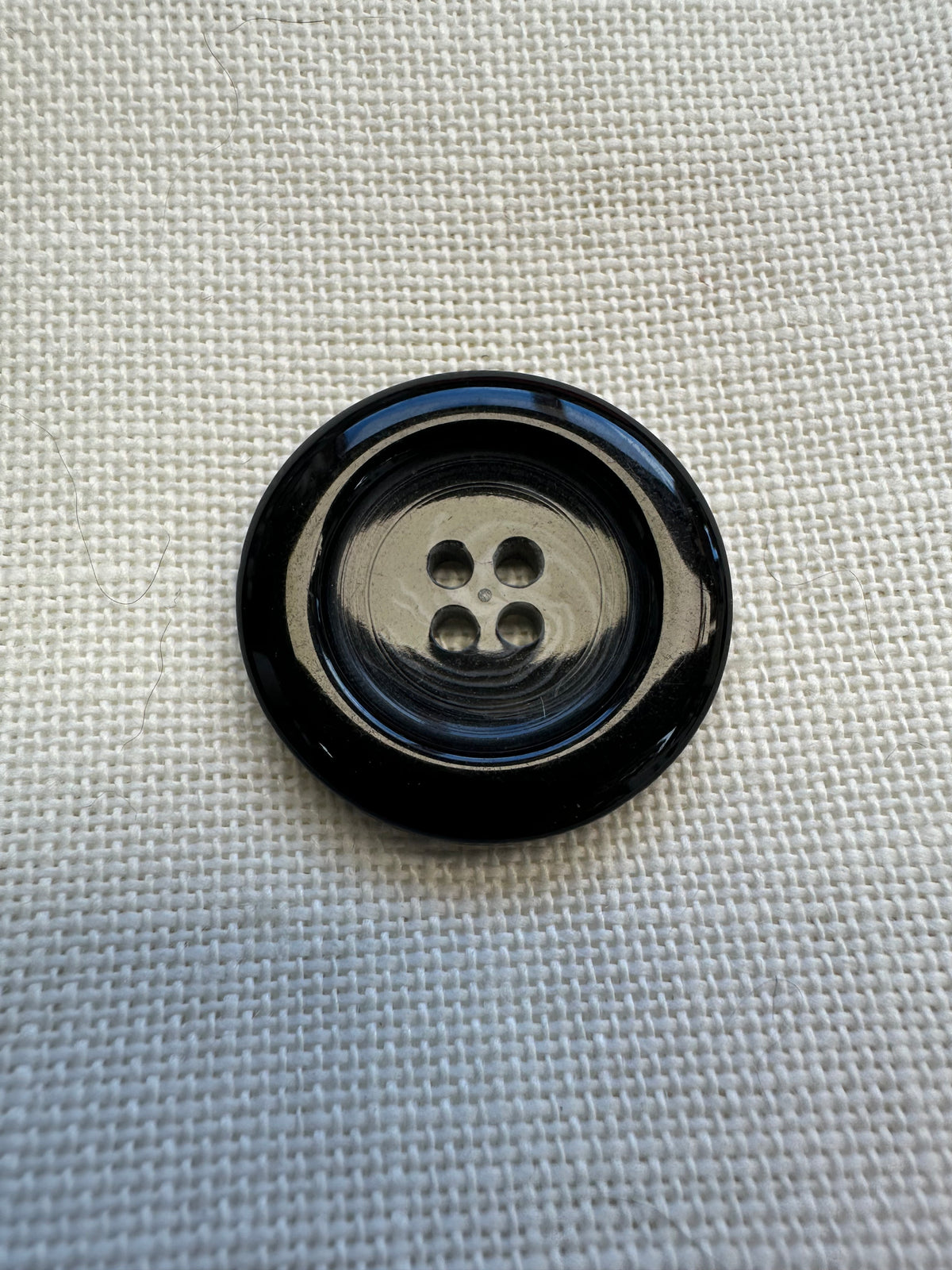 Black Glossy Four-Hole Button – 28mm