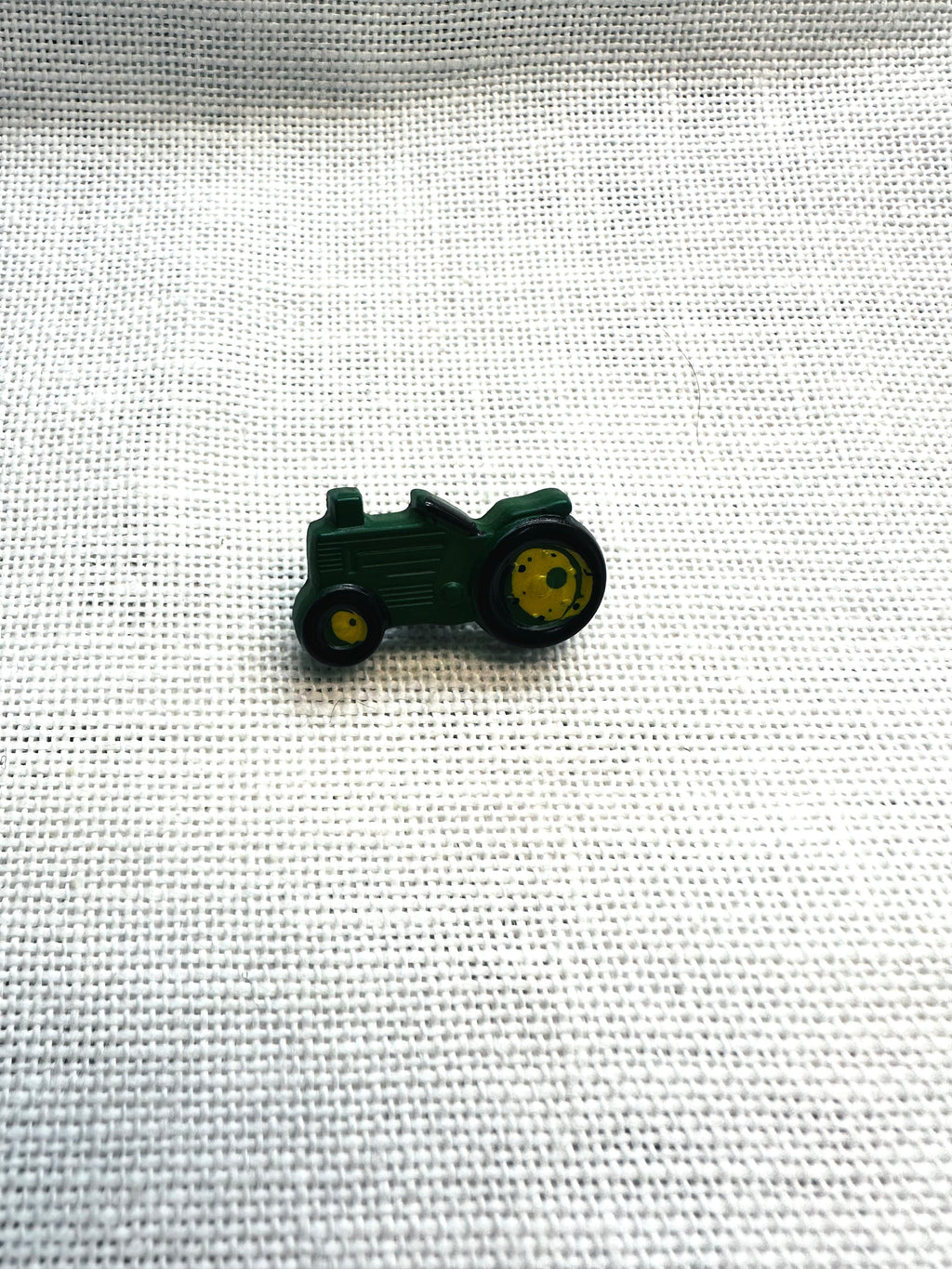 Dill Green Tractor Button – 25mm