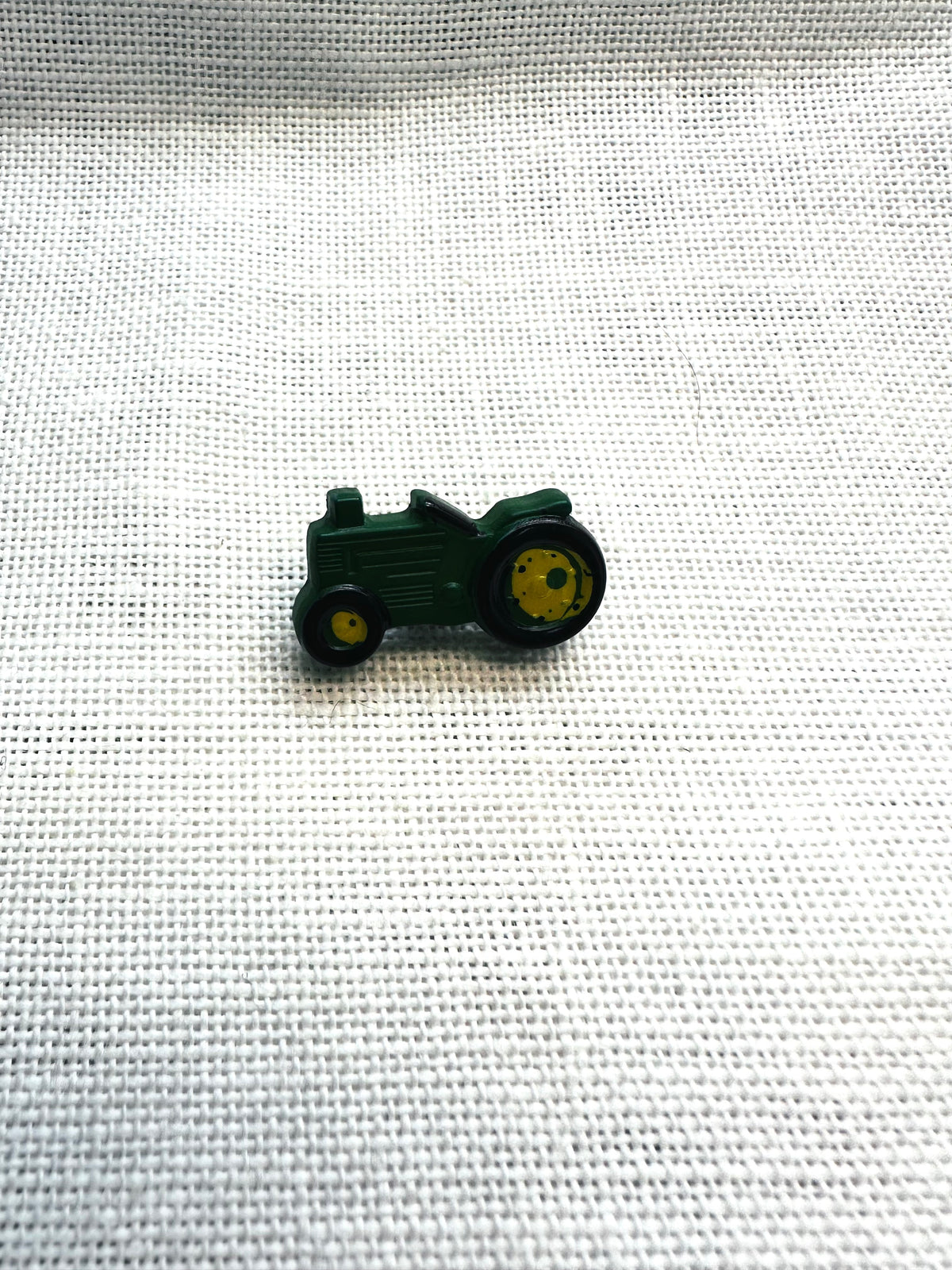 Dill Green Tractor Button – 25mm