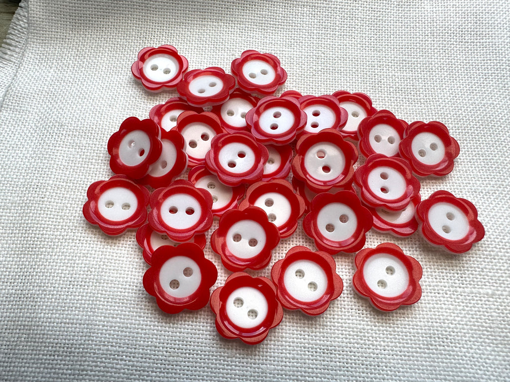 Red and White Flower Buttons 18mm – Pack of 30 | Last Chance Treasure