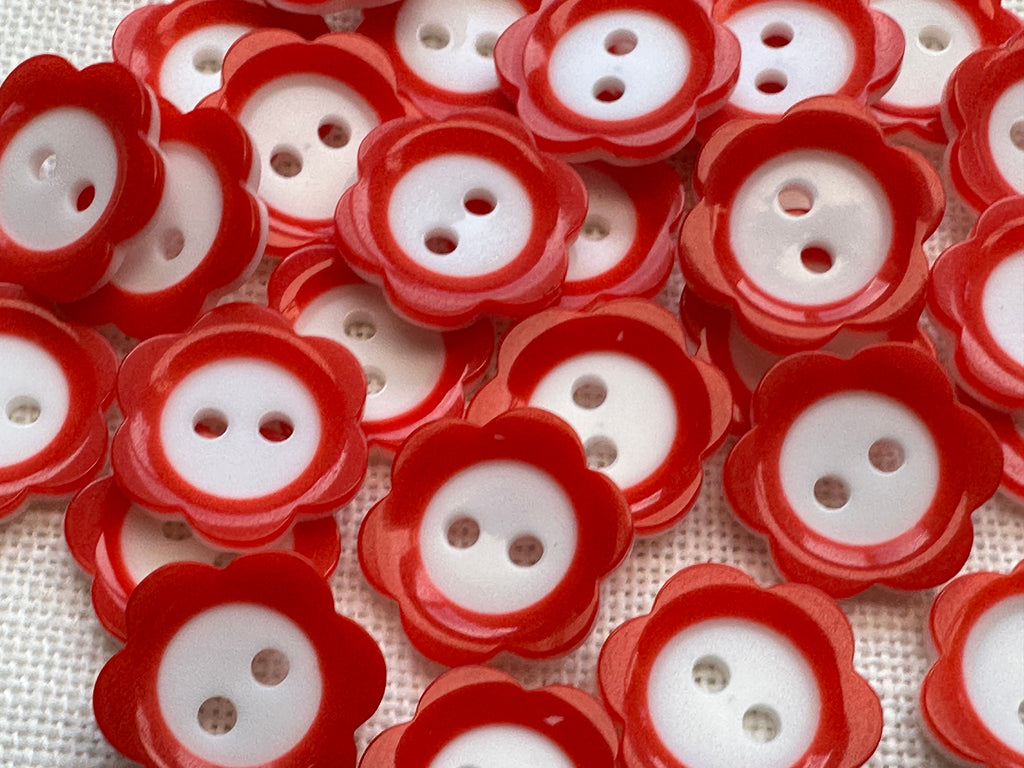 Red and White Flower Buttons 18mm – Pack of 30 | Last Chance Treasure