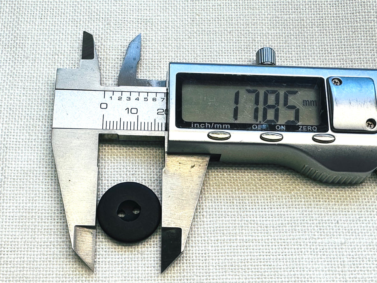 Black Matte Two-Hole Button 18mm