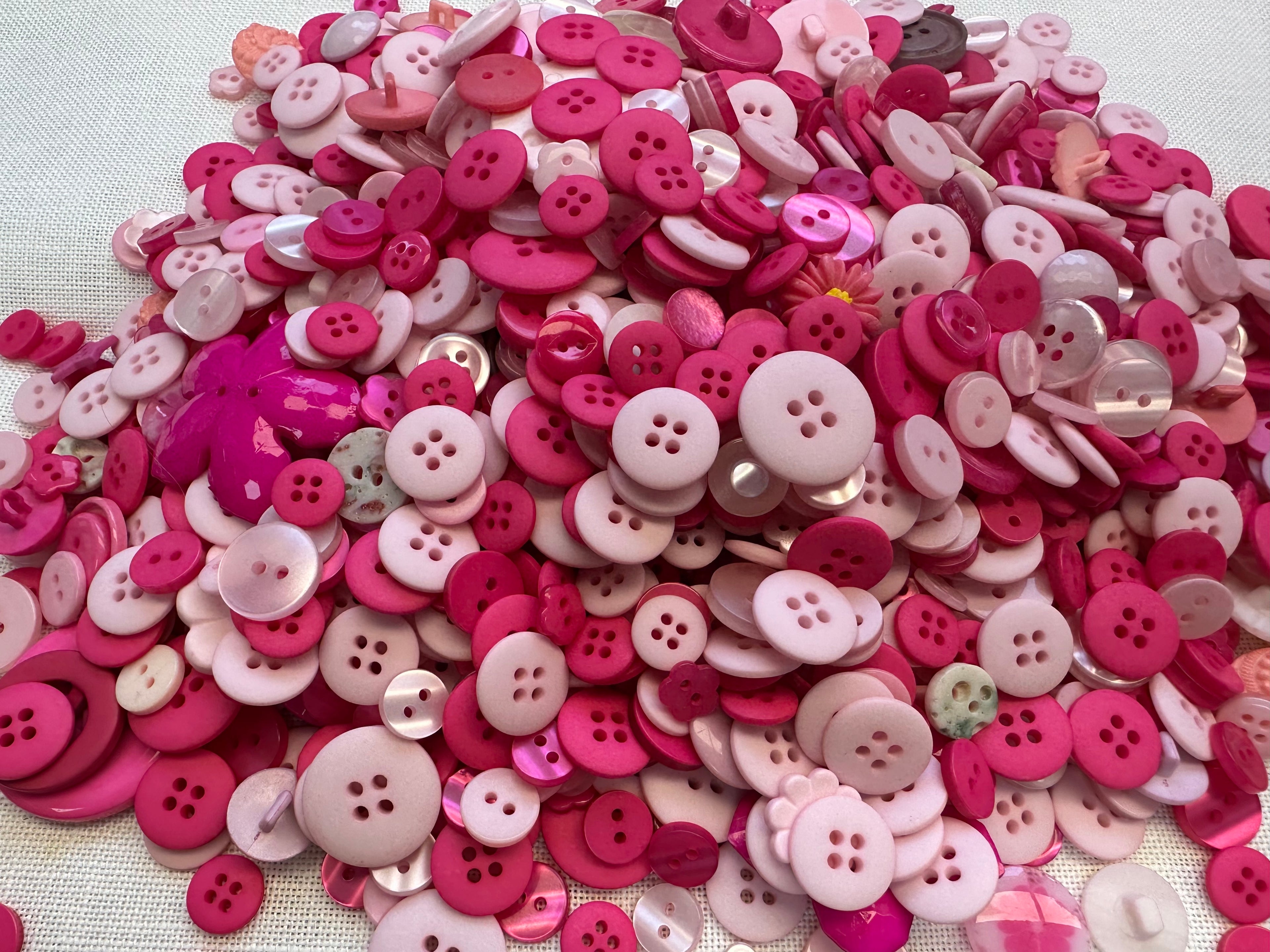 500g Pink Button Mix – Assorted Craft & Sewing Buttons – Contents Will Vary