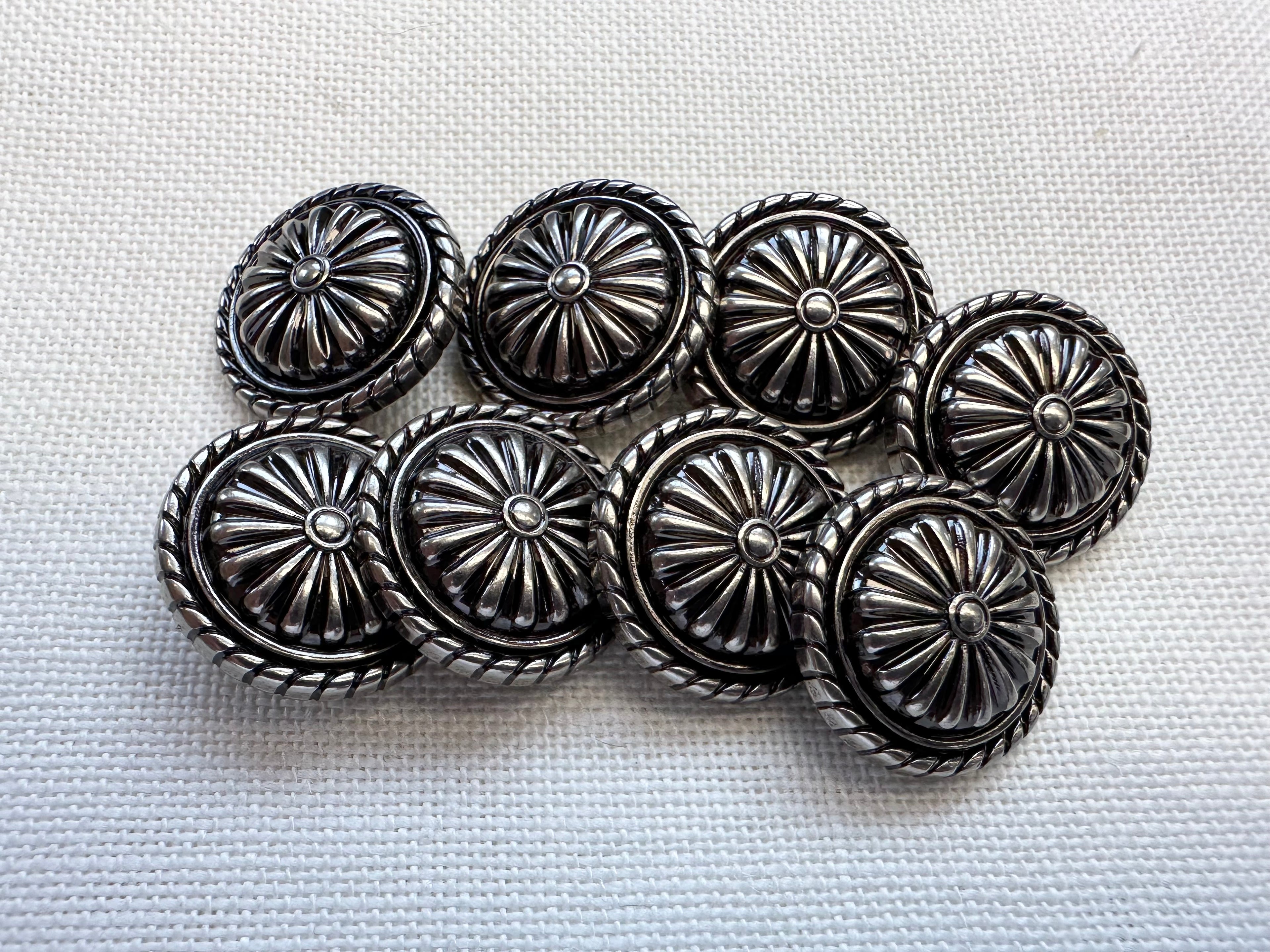 Last Chance Treasure – 23mm Antique Silver Effect Metal Buttons – Pack of 8
