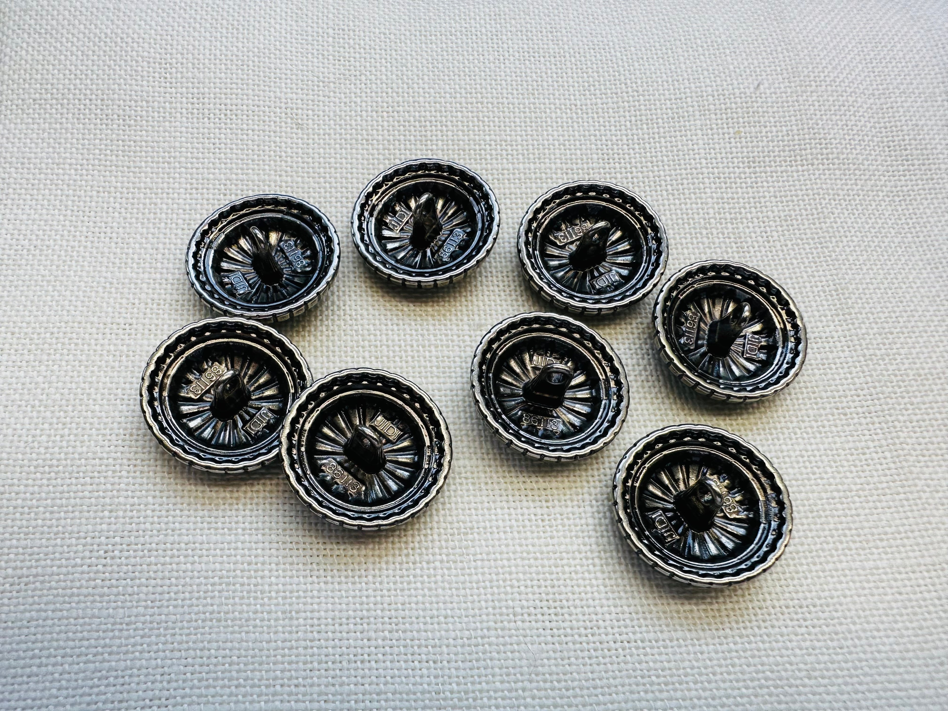 Last Chance Treasure – 23mm Antique Silver Effect Metal Buttons – Pack of 8
