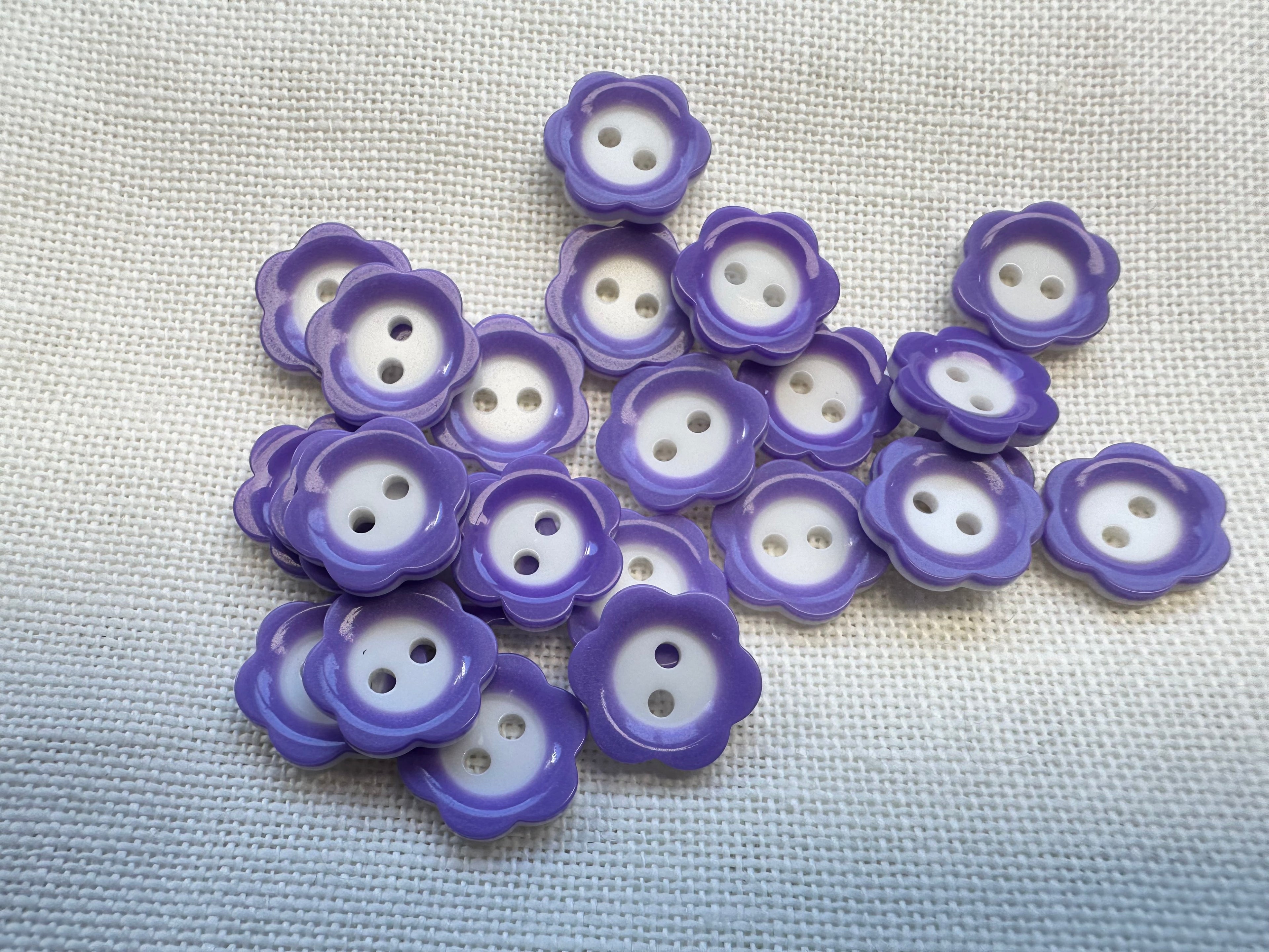 15mm Purple & White Flower Buttons – Pack of 24 | Last Chance