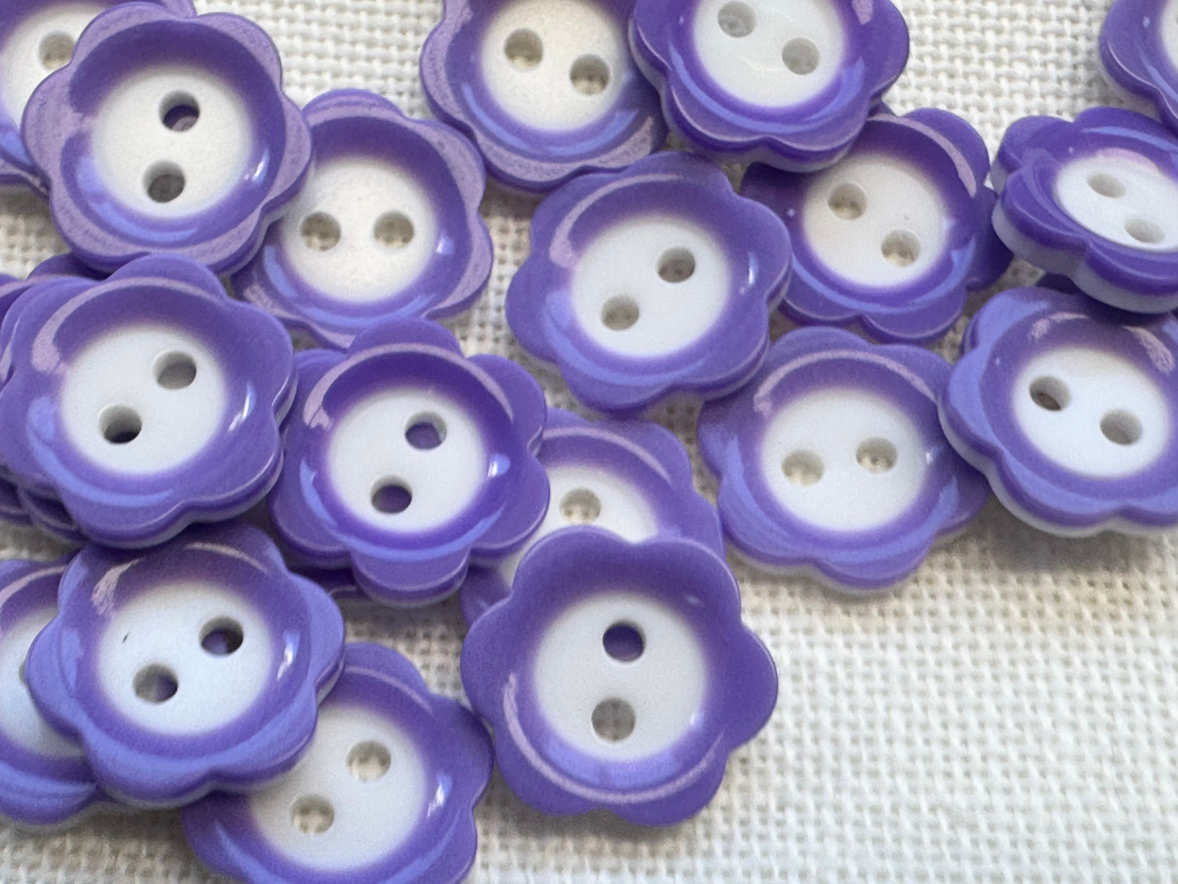 15mm Purple & White Flower Buttons – Pack of 24 | Last Chance