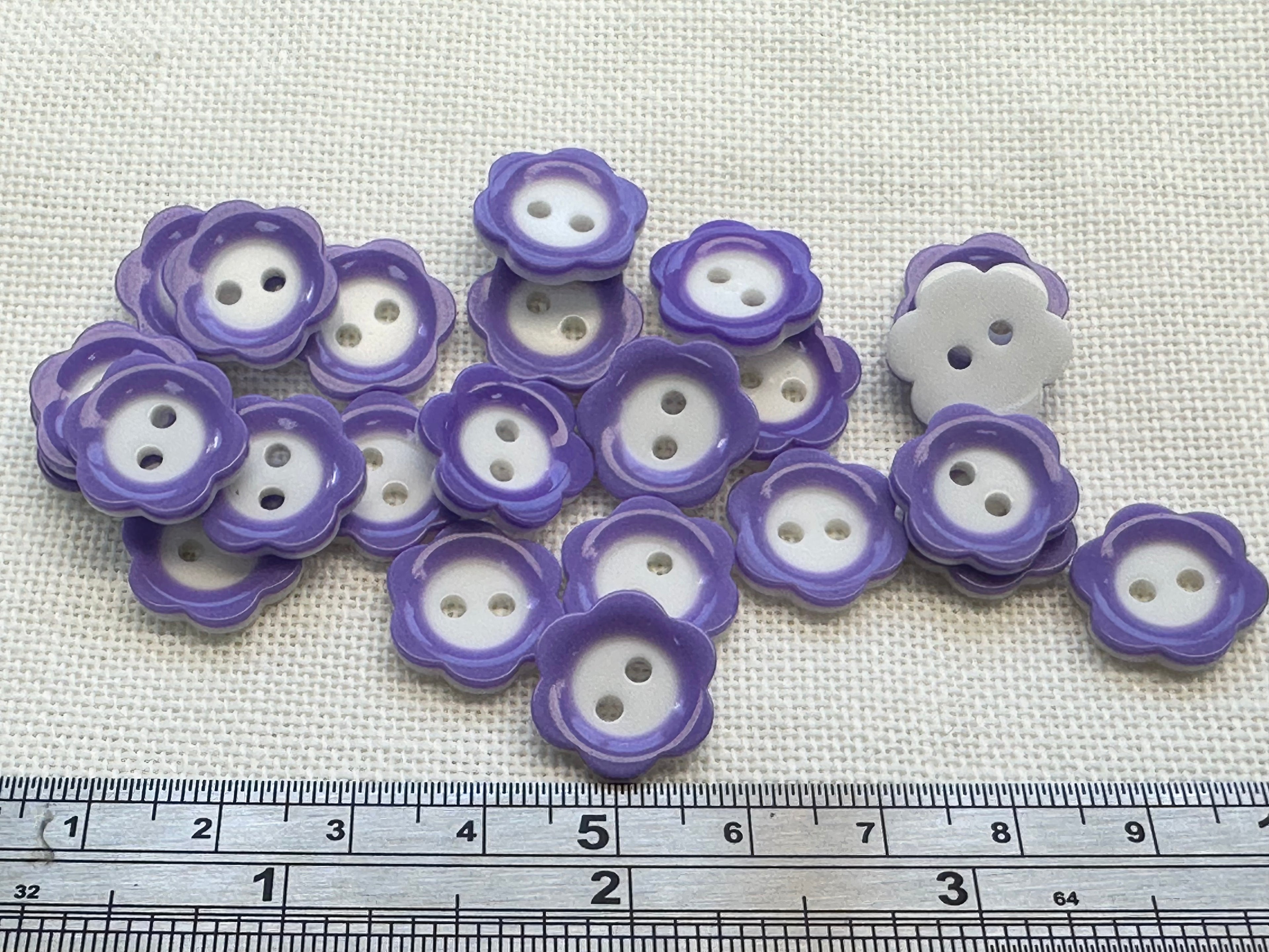 15mm Purple & White Flower Buttons – Pack of 24 | Last Chance