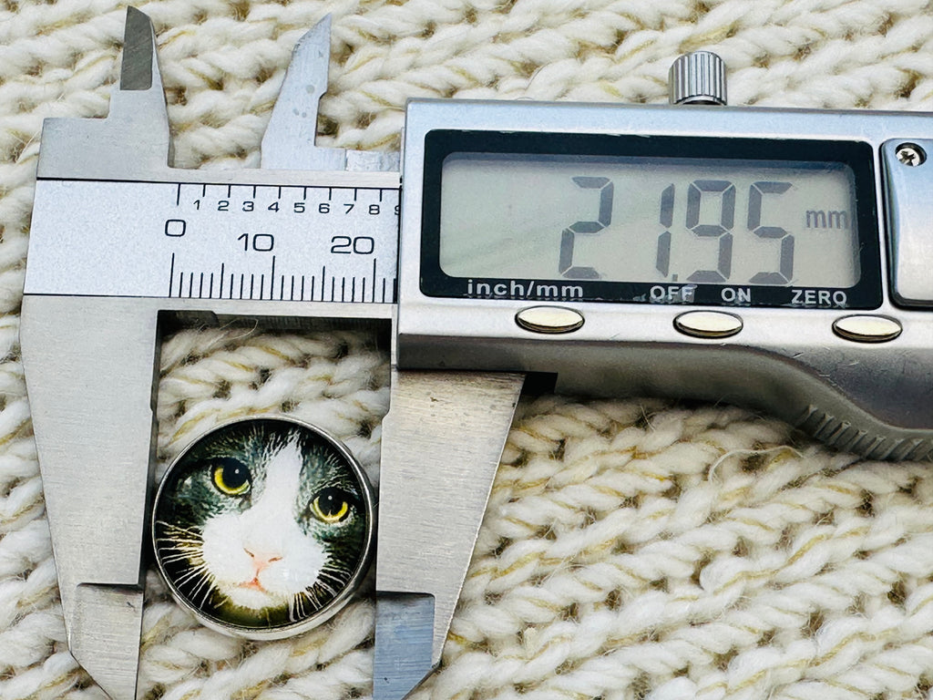 Cat Face Glass & Metal Button – 22mm – Sold Individually