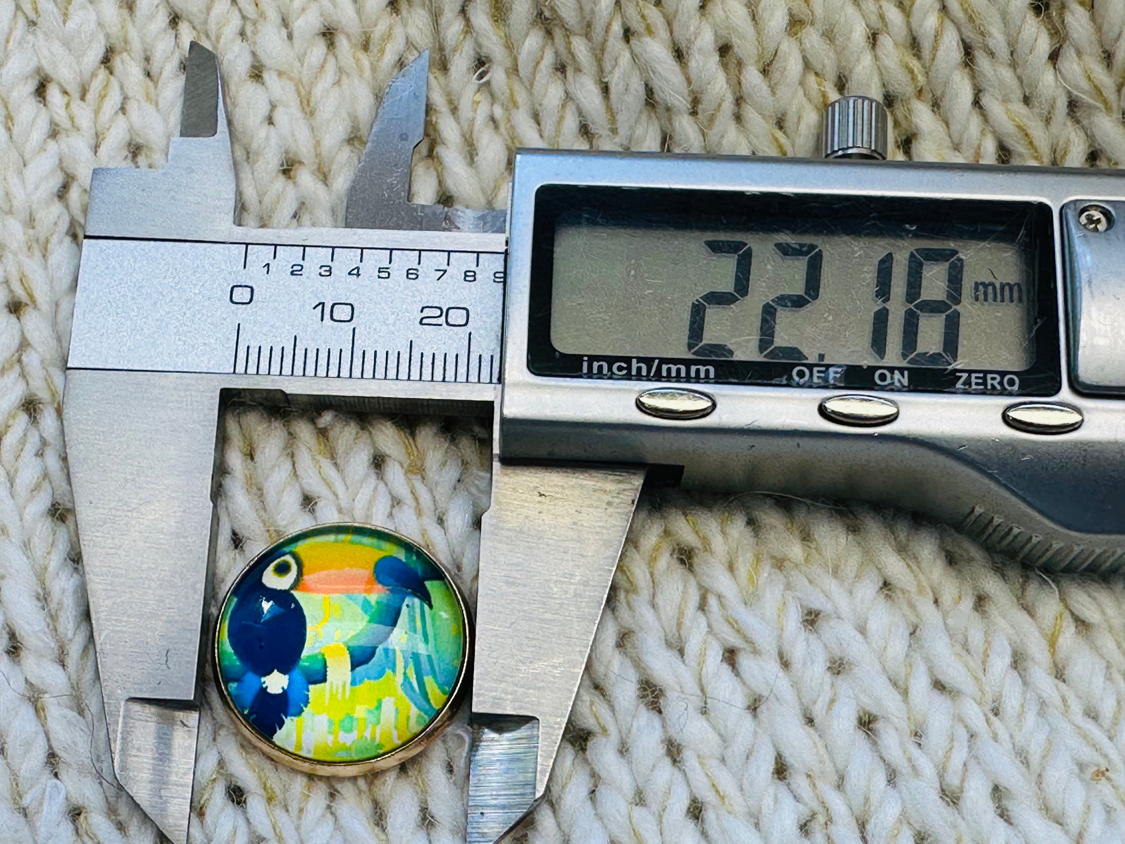 Toucan Glass & Metal Button – 22mm – Sold Individually
