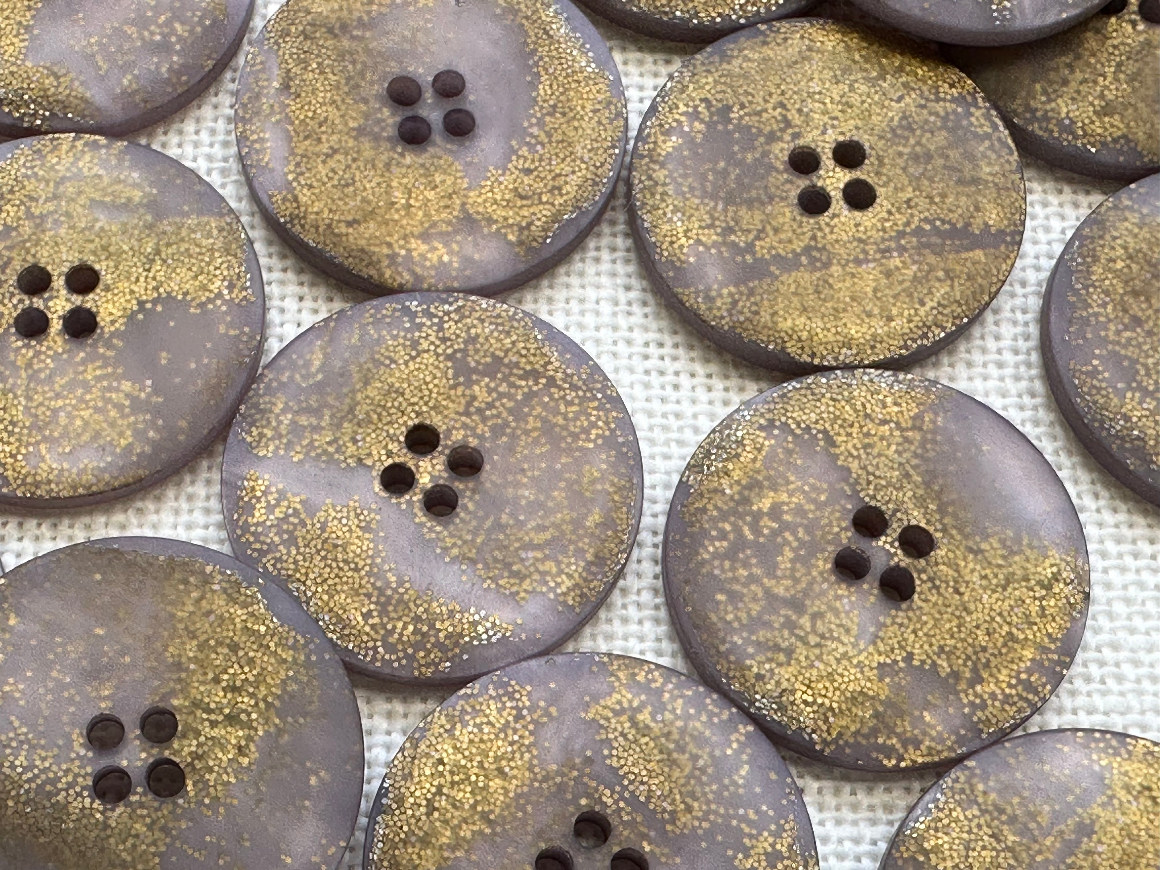 Last Chance Treasure – Dusky Mauve & Gold Buttons – 22mm – Pack of 18