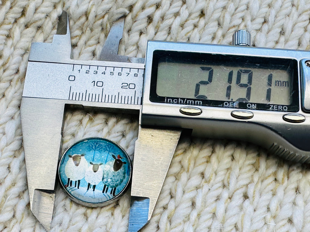 Winter Sheep Glass and Metal Button – 22mm – Sold Individually