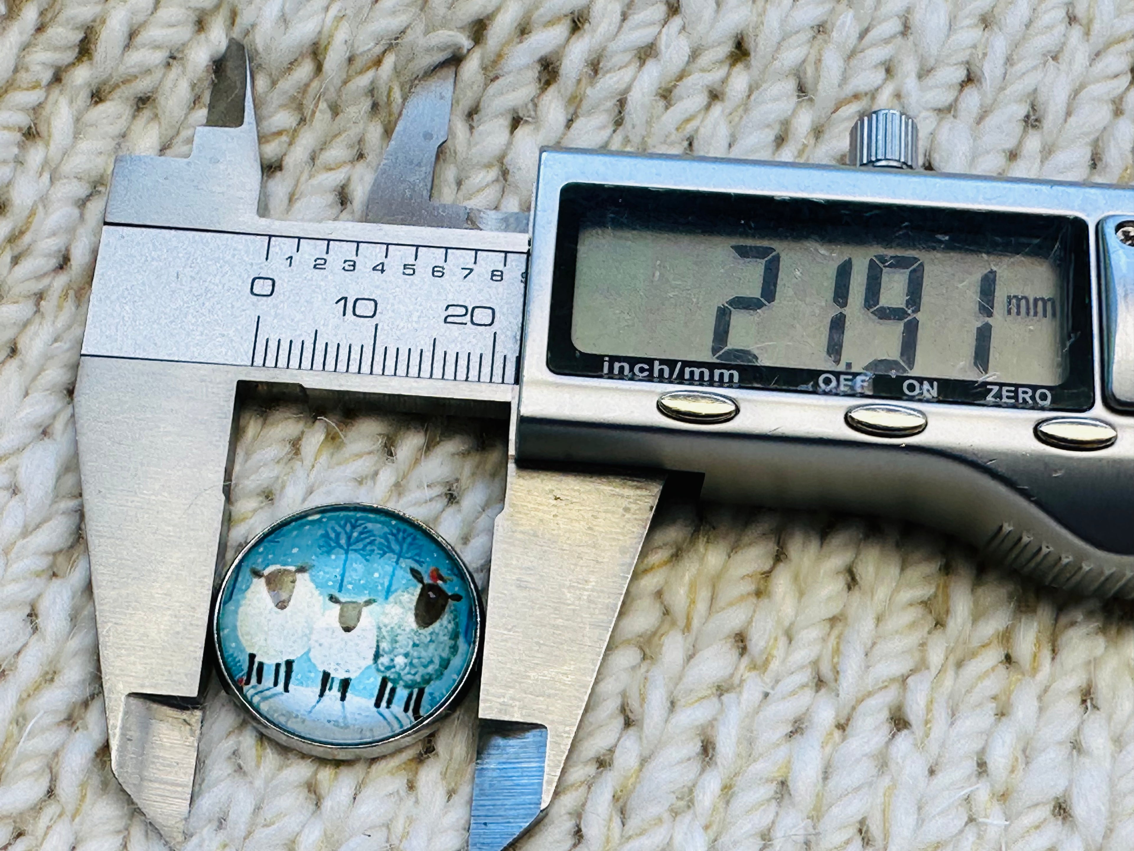 Winter Sheep Glass and Metal Button – 22mm – Sold Individually