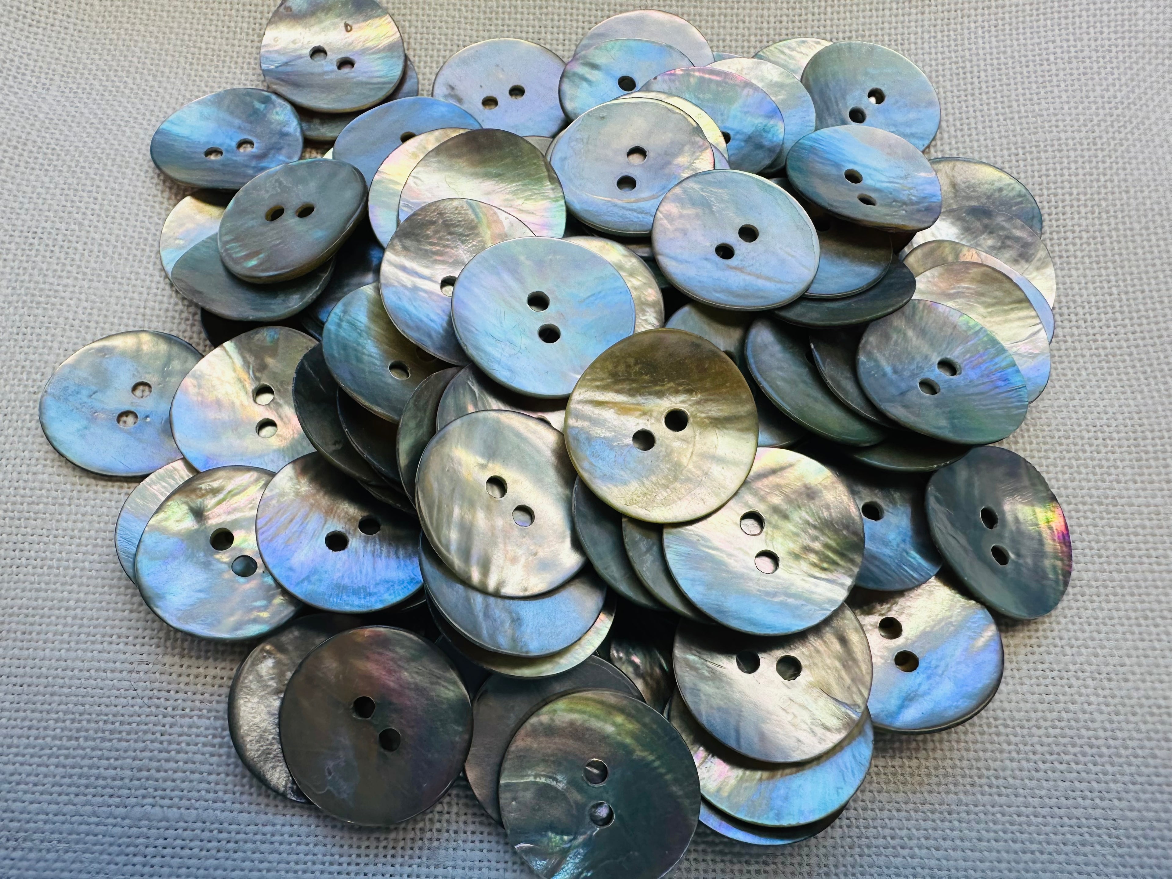 100 Natural Shell Buttons – 20mm – Clearance Pack