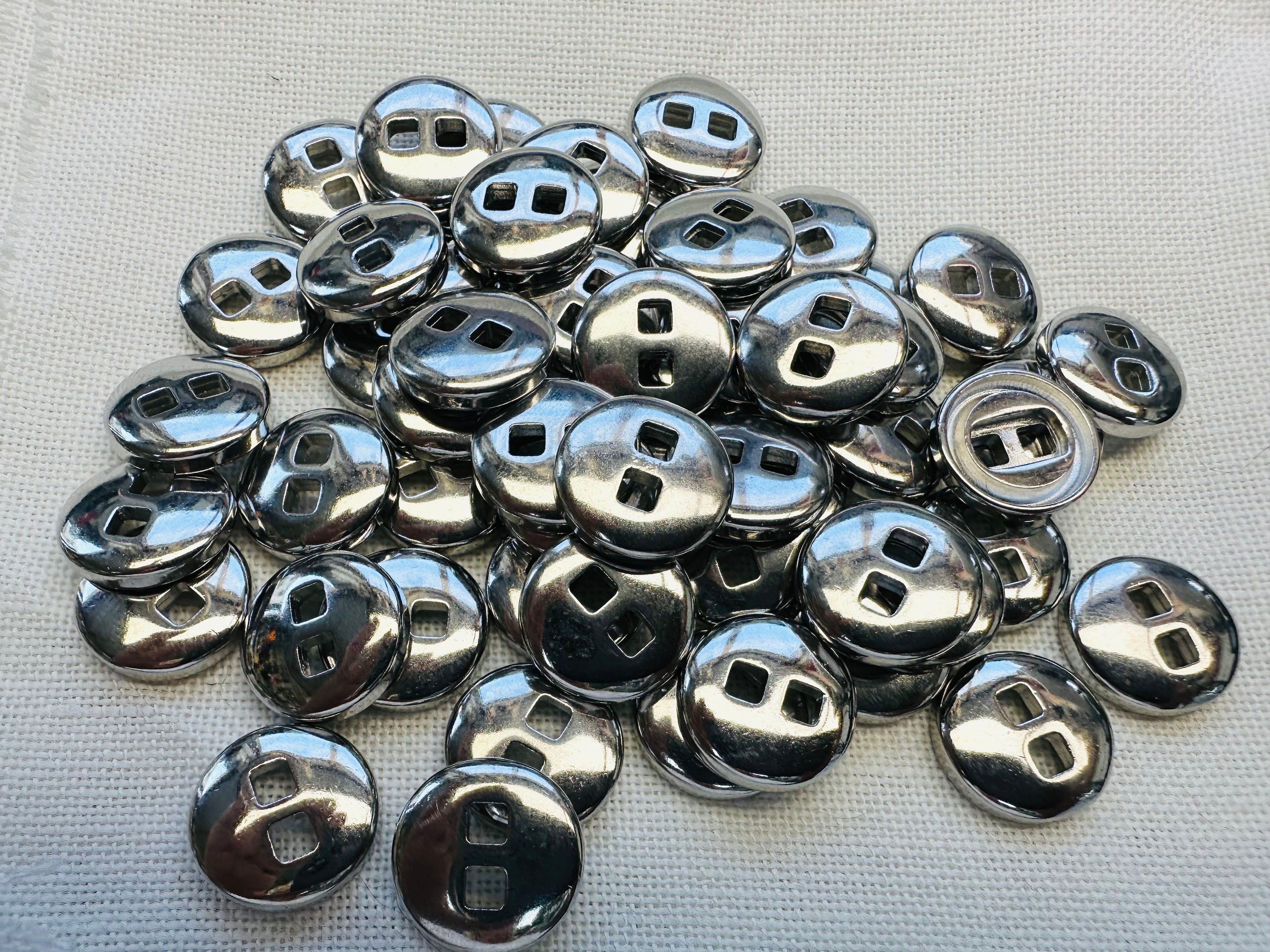18mm Silver Tone Metal Buttons – Pack of 50 | Clearance Corner