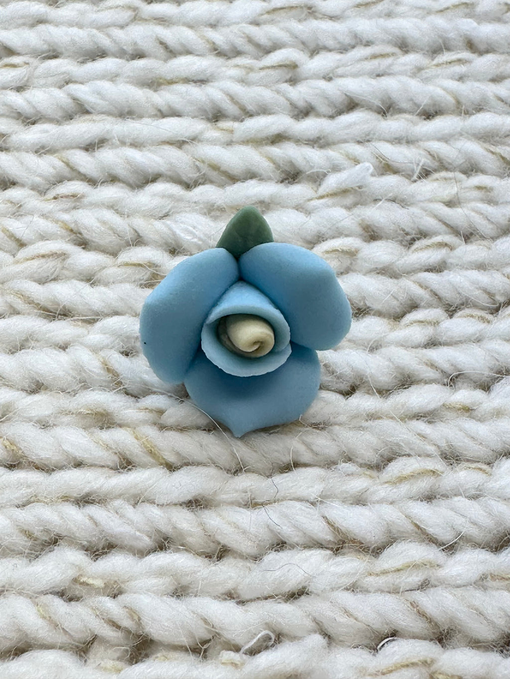 Blue Porcelain Flower Button – 17mm
