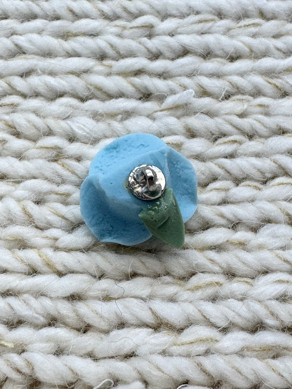 Blue Porcelain Flower Button – 17mm