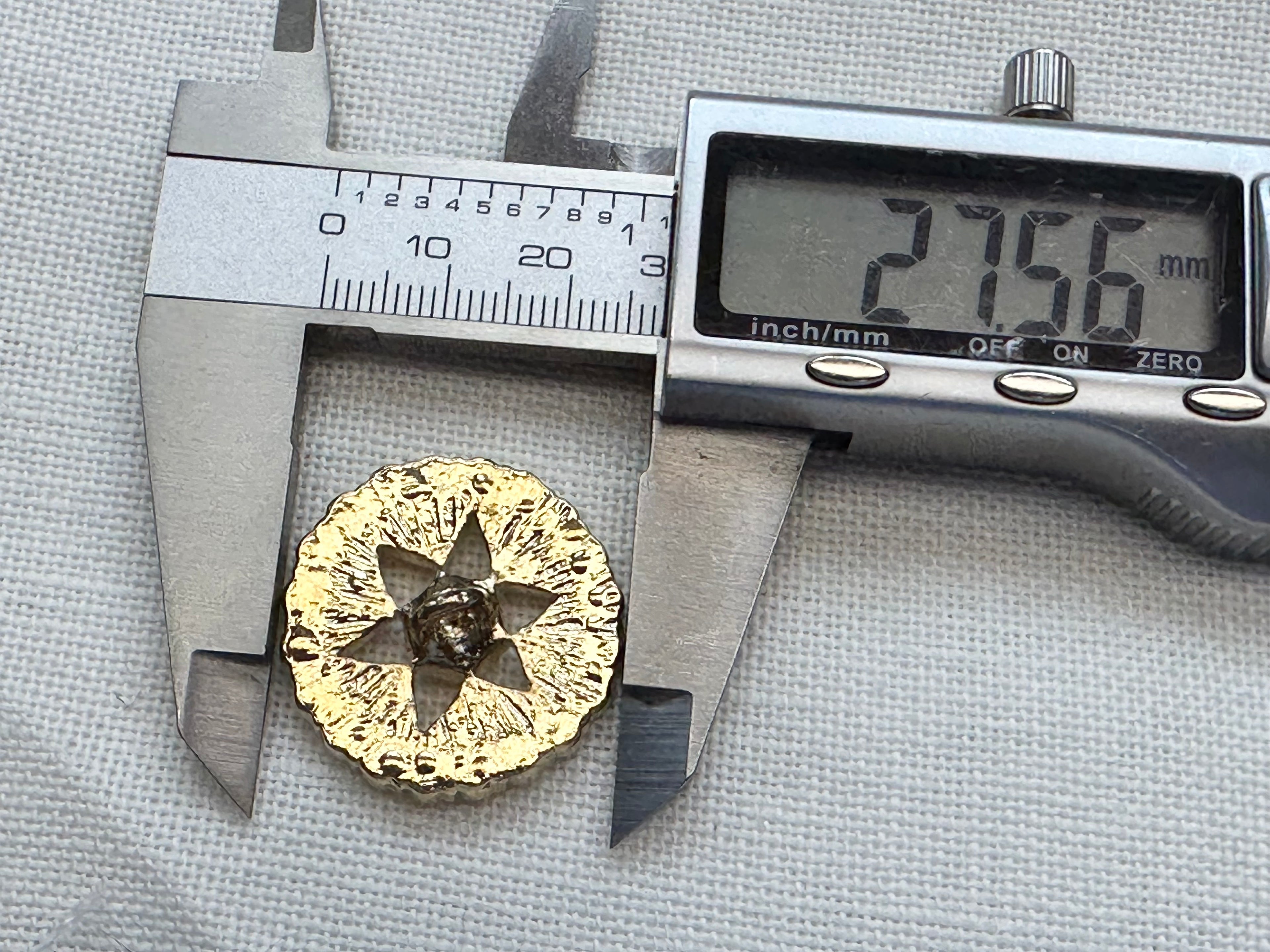 28mm Silver Rhinestone Star Button in Gold Tone Metal
