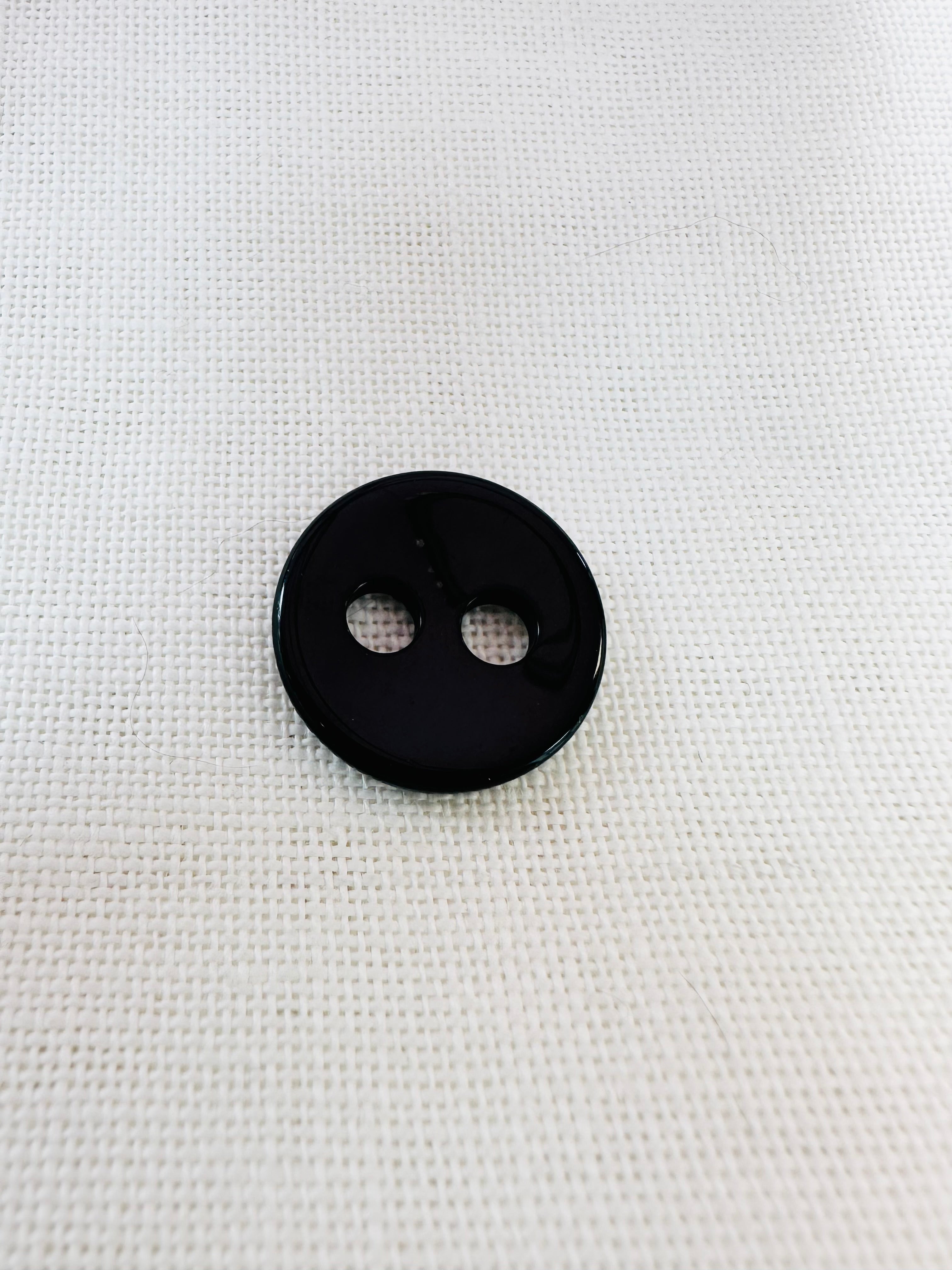 Black Glossy Two-Hole Button – 23mm