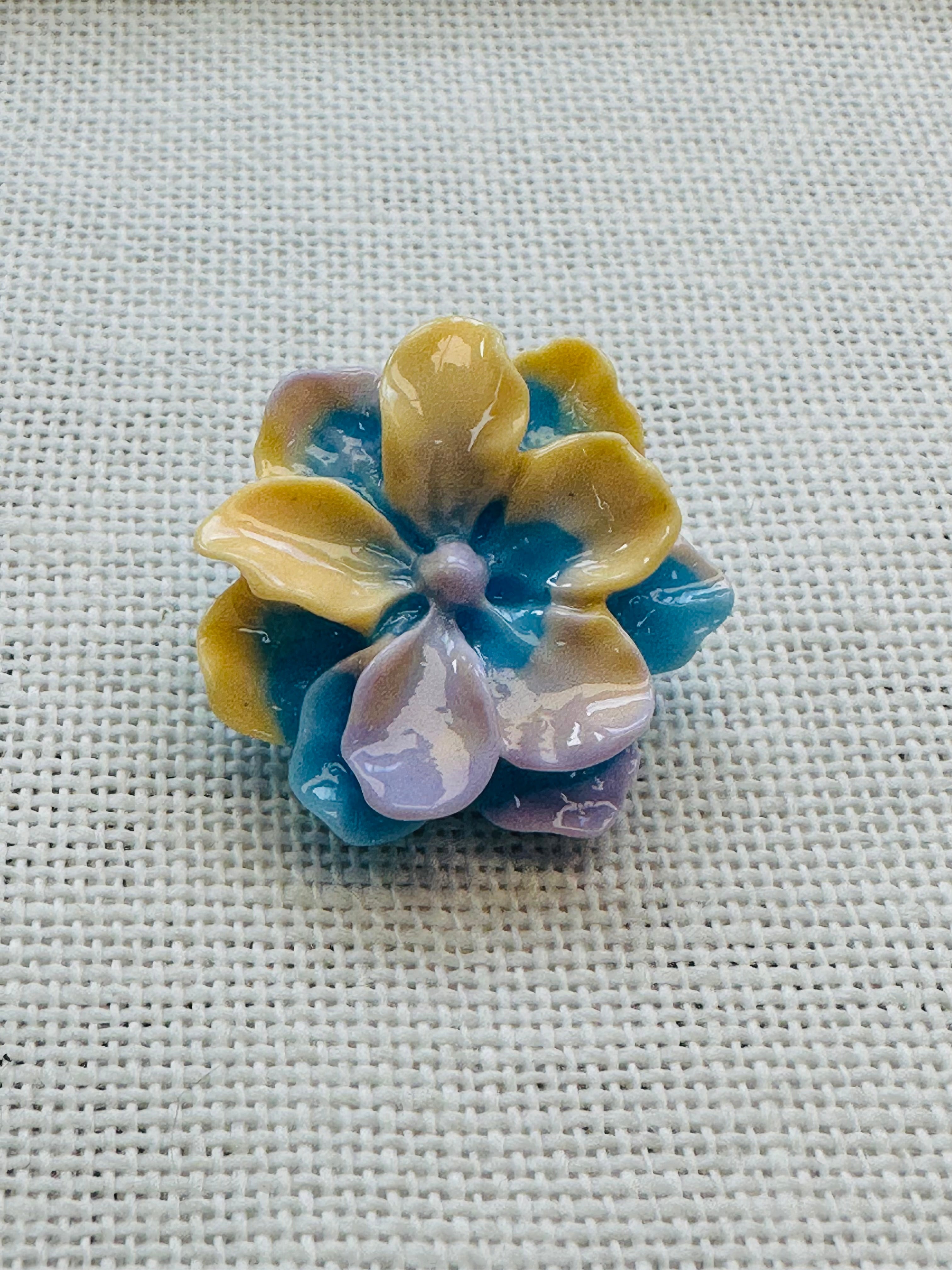 24mm Blue, Lilac and Yellow Resin Flower Button