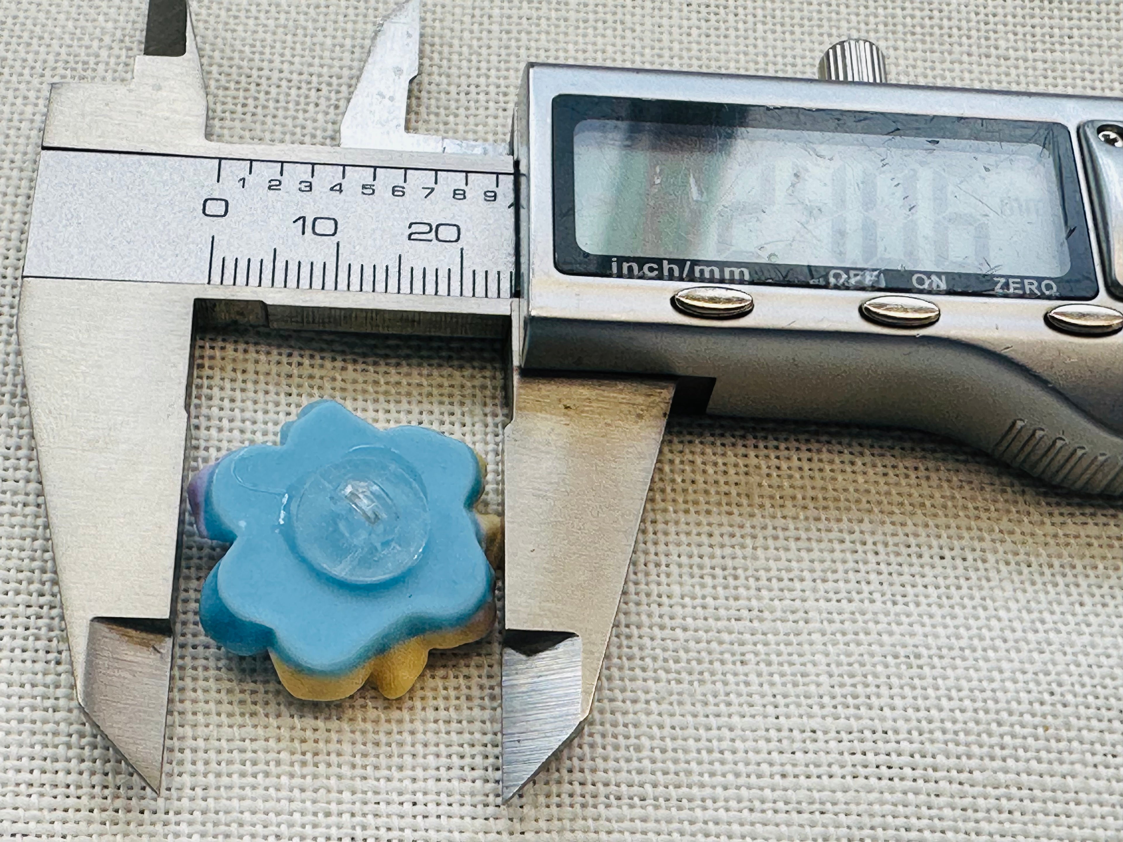 24mm Blue, Lilac and Yellow Resin Flower Button