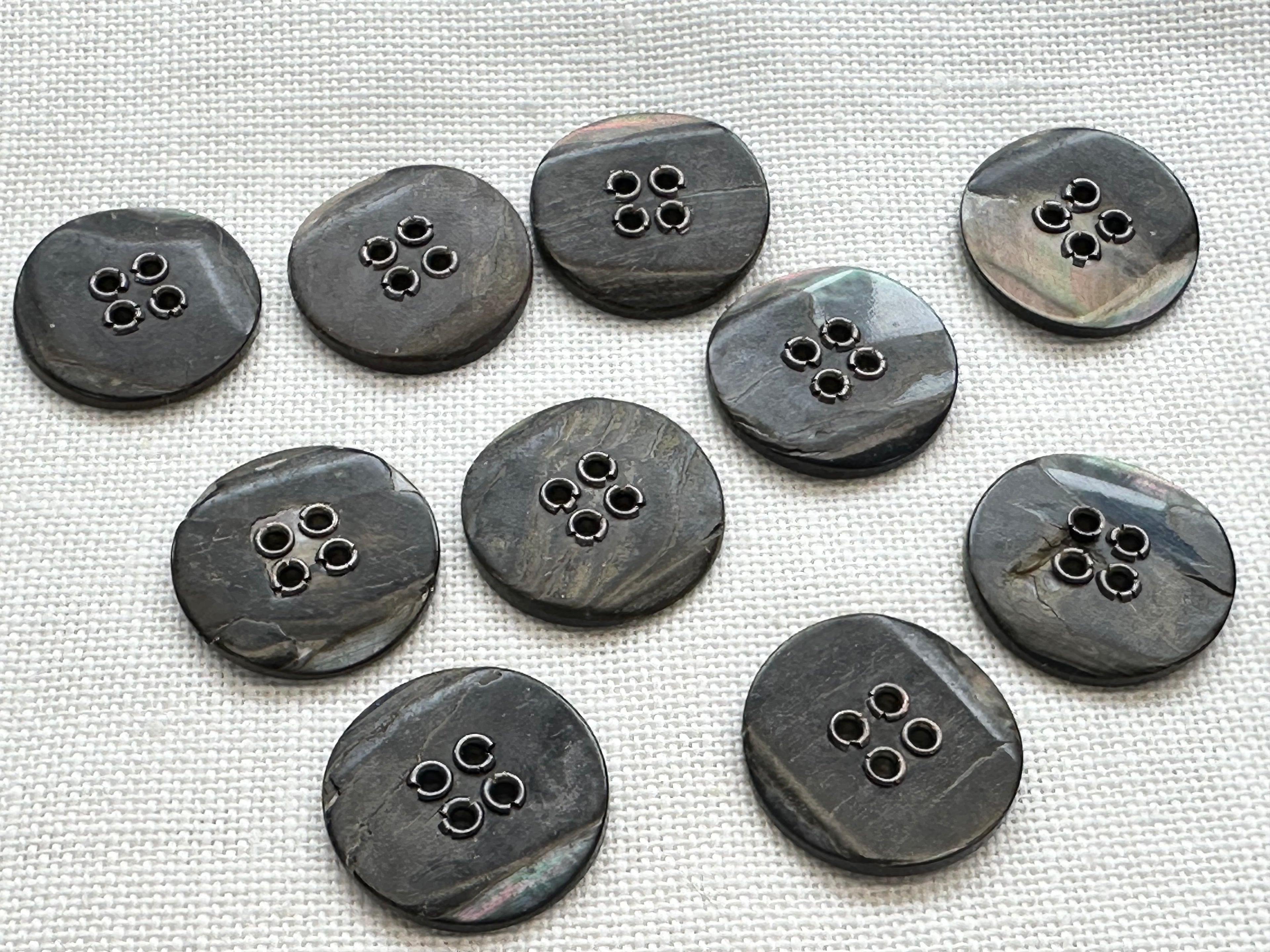 Vintage 1990s Shell Buttons – 23mm – Pack of 10