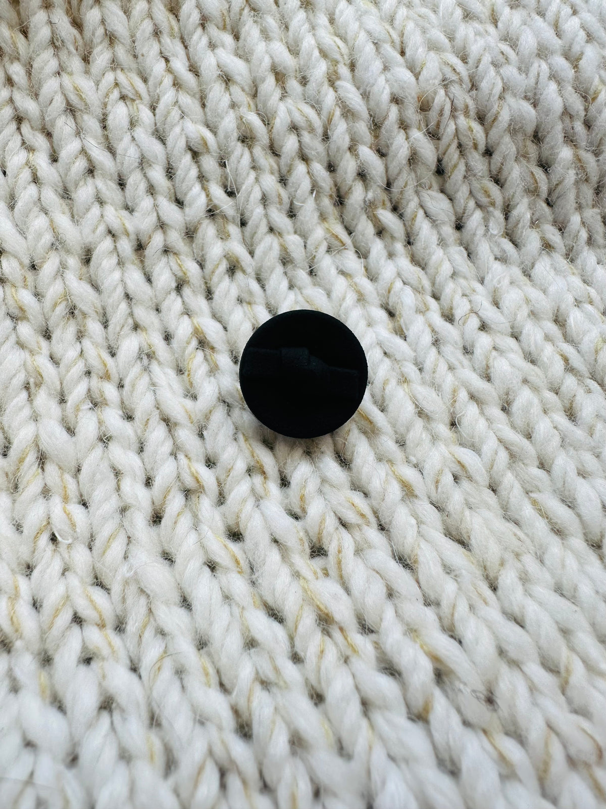 Black Plastic Knot Detail Button – 15mm