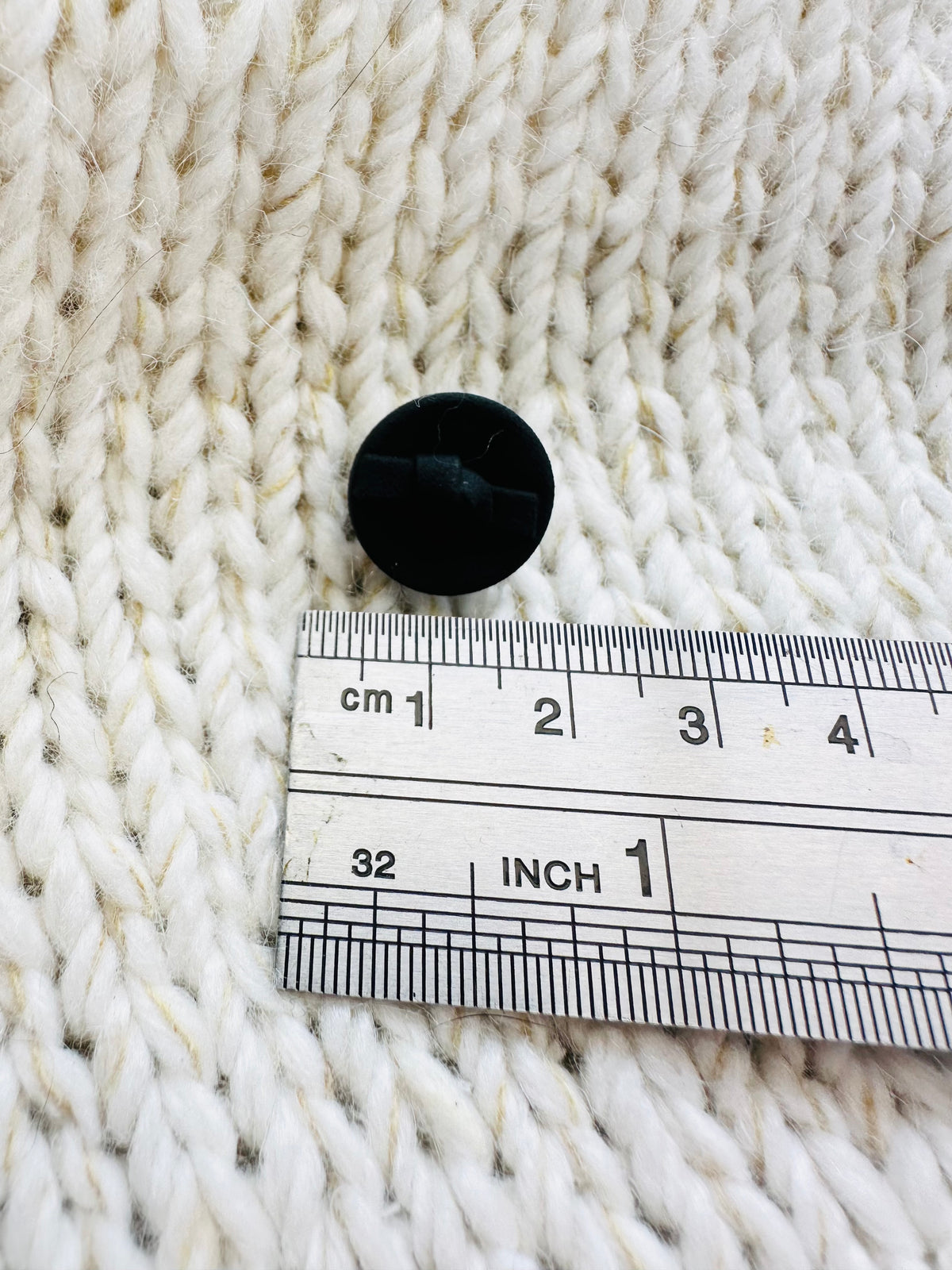 Black Plastic Knot Detail Button – 15mm