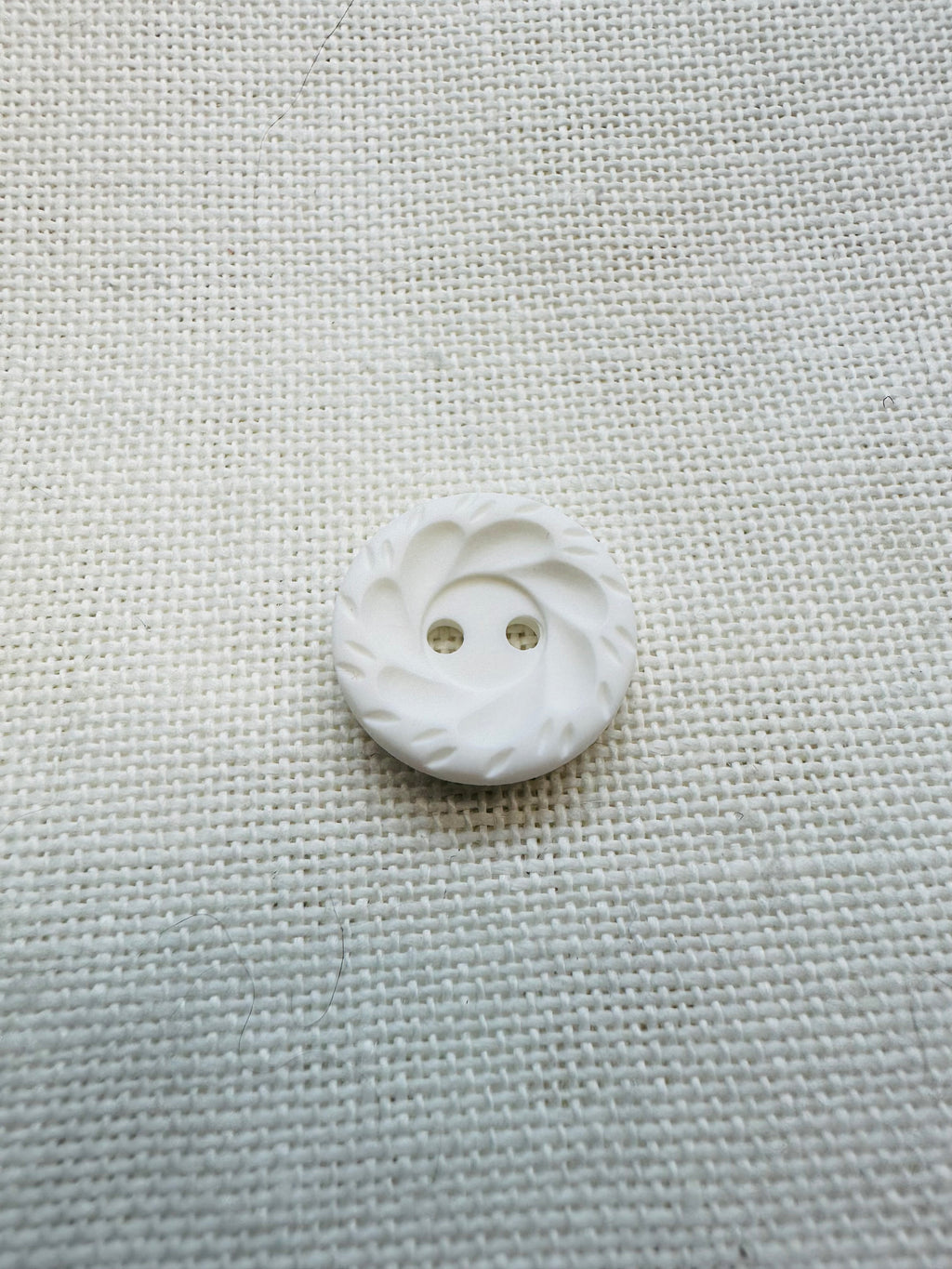 White Matte Flower Button – 18mm