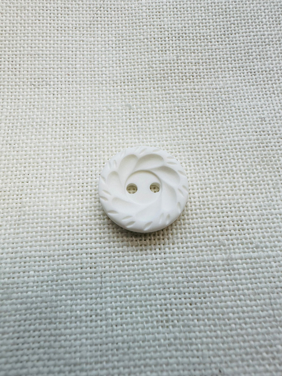 White Matte Flower Button – 18mm
