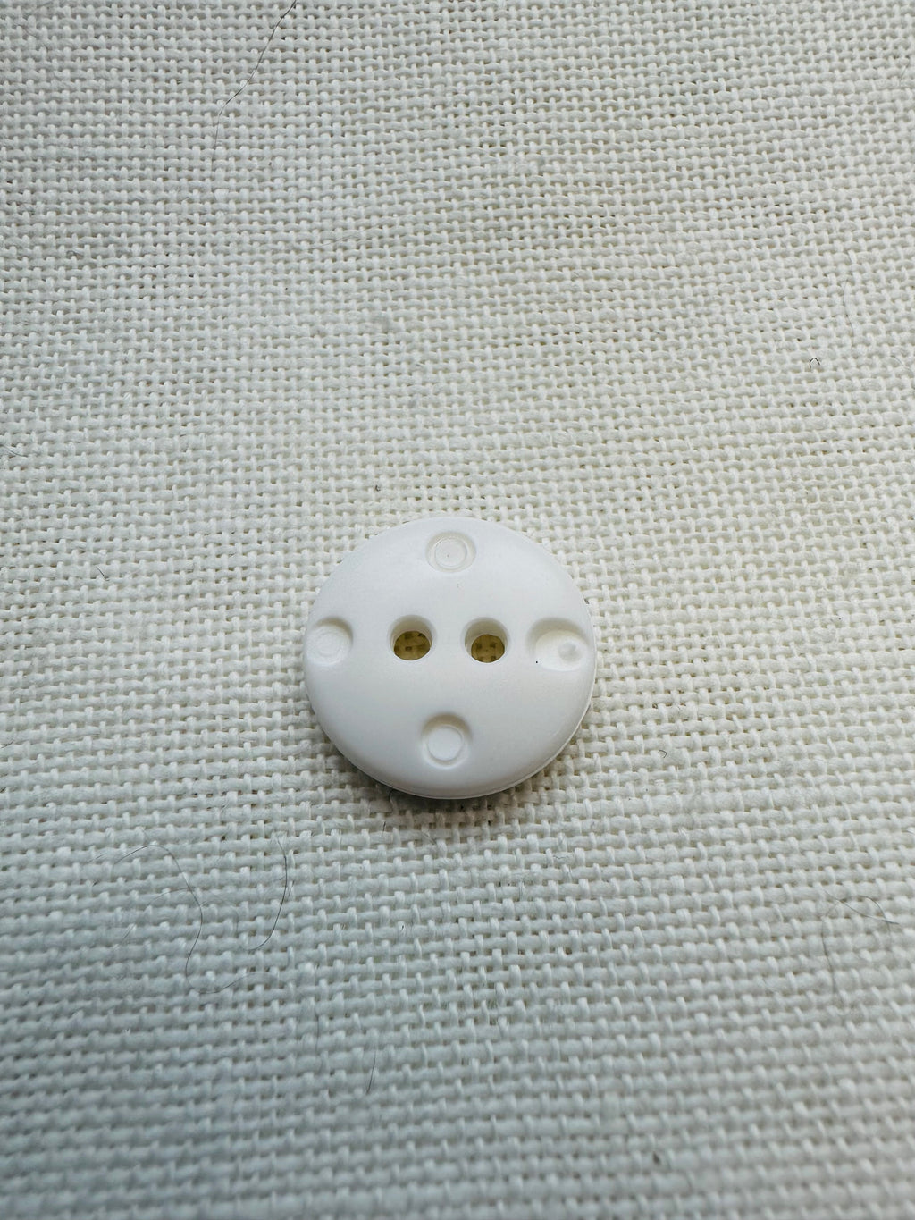 White Matte Flower Button – 18mm