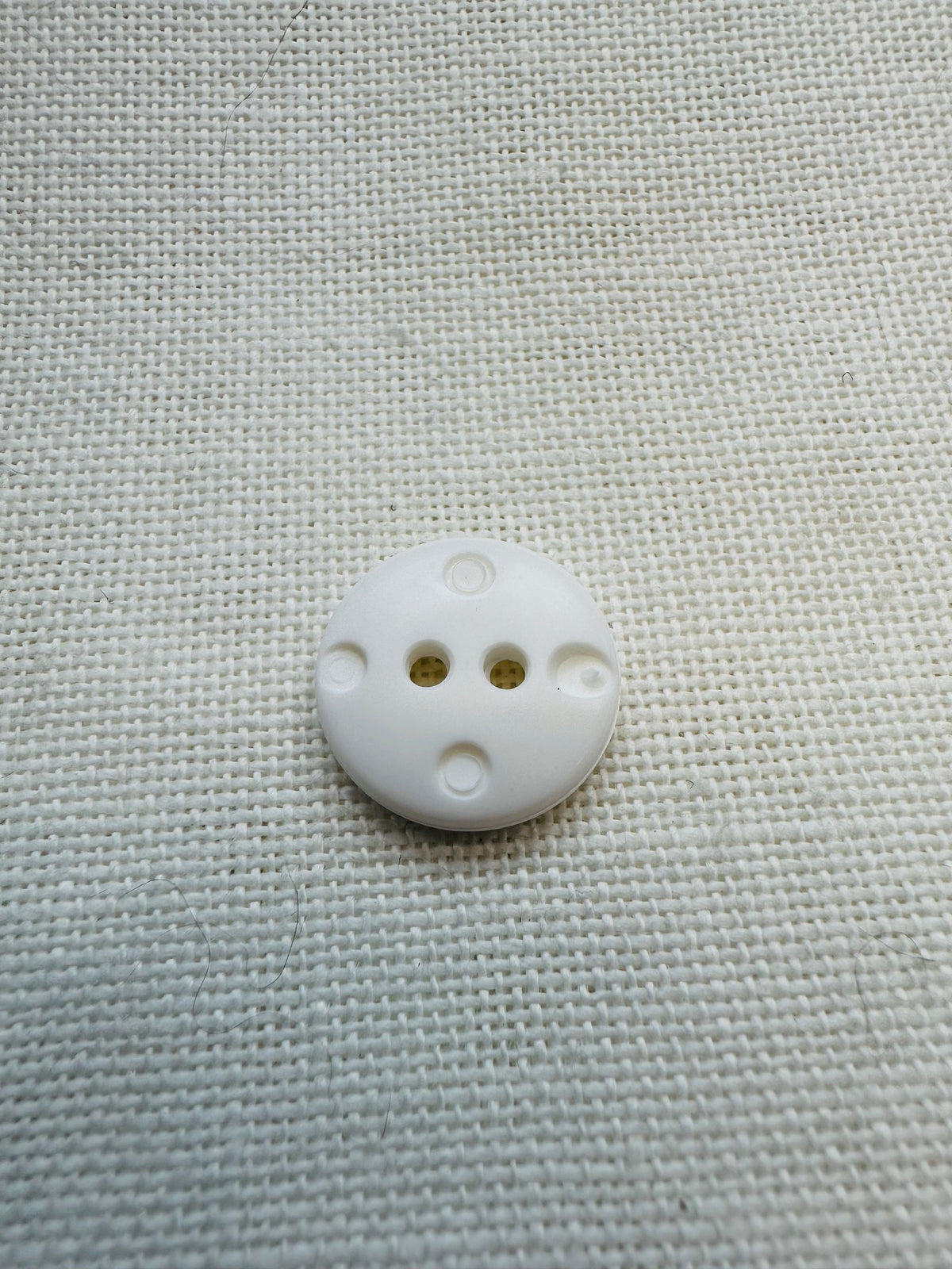 White Matte Flower Button – 18mm