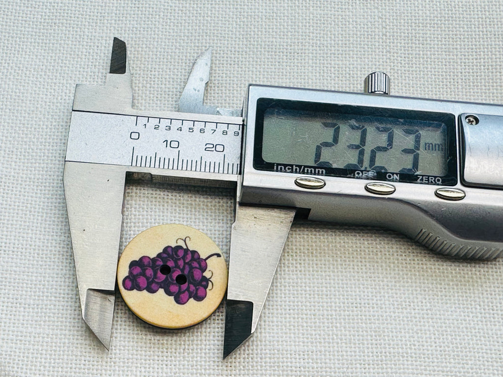 Purple Grape Faux Wood Button – 23mm
