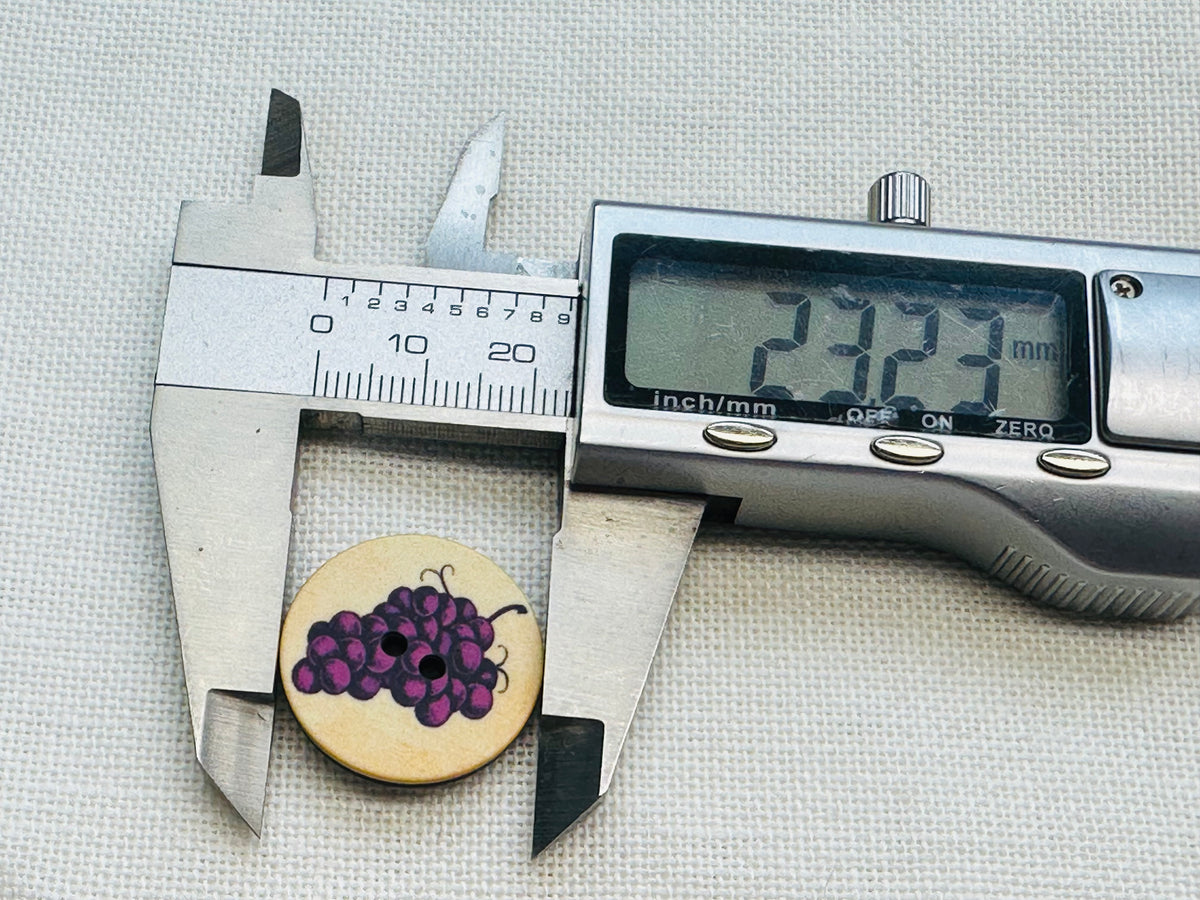 Purple Grape Faux Wood Button – 23mm
