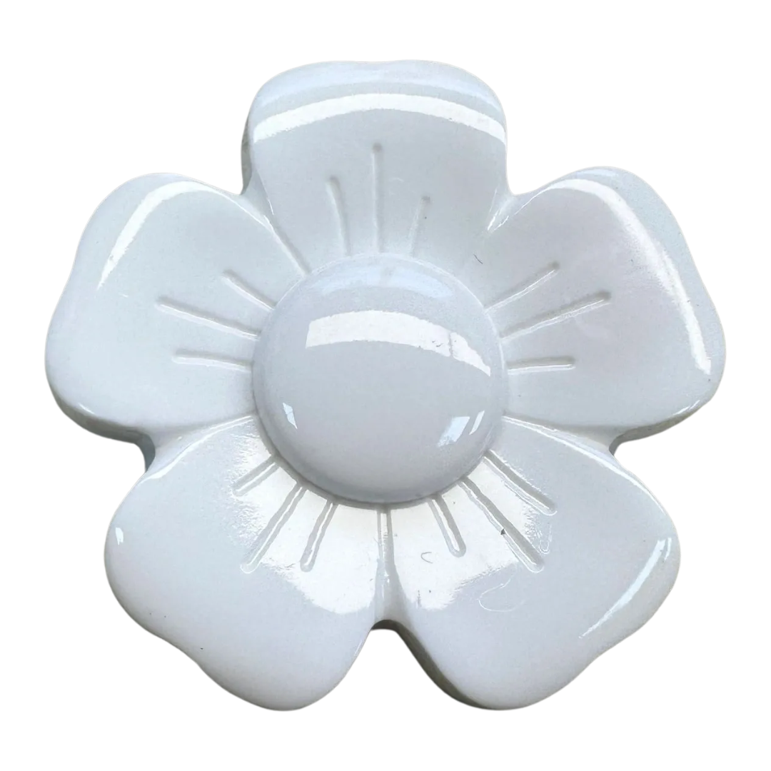 White Flower Button 34mm – Gloss Finish Floral Design – Sold Individually