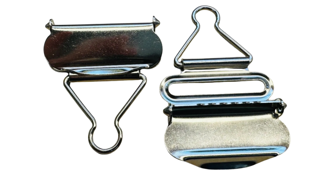 Dungaree clips silver tone to fit straps 40mm one pair